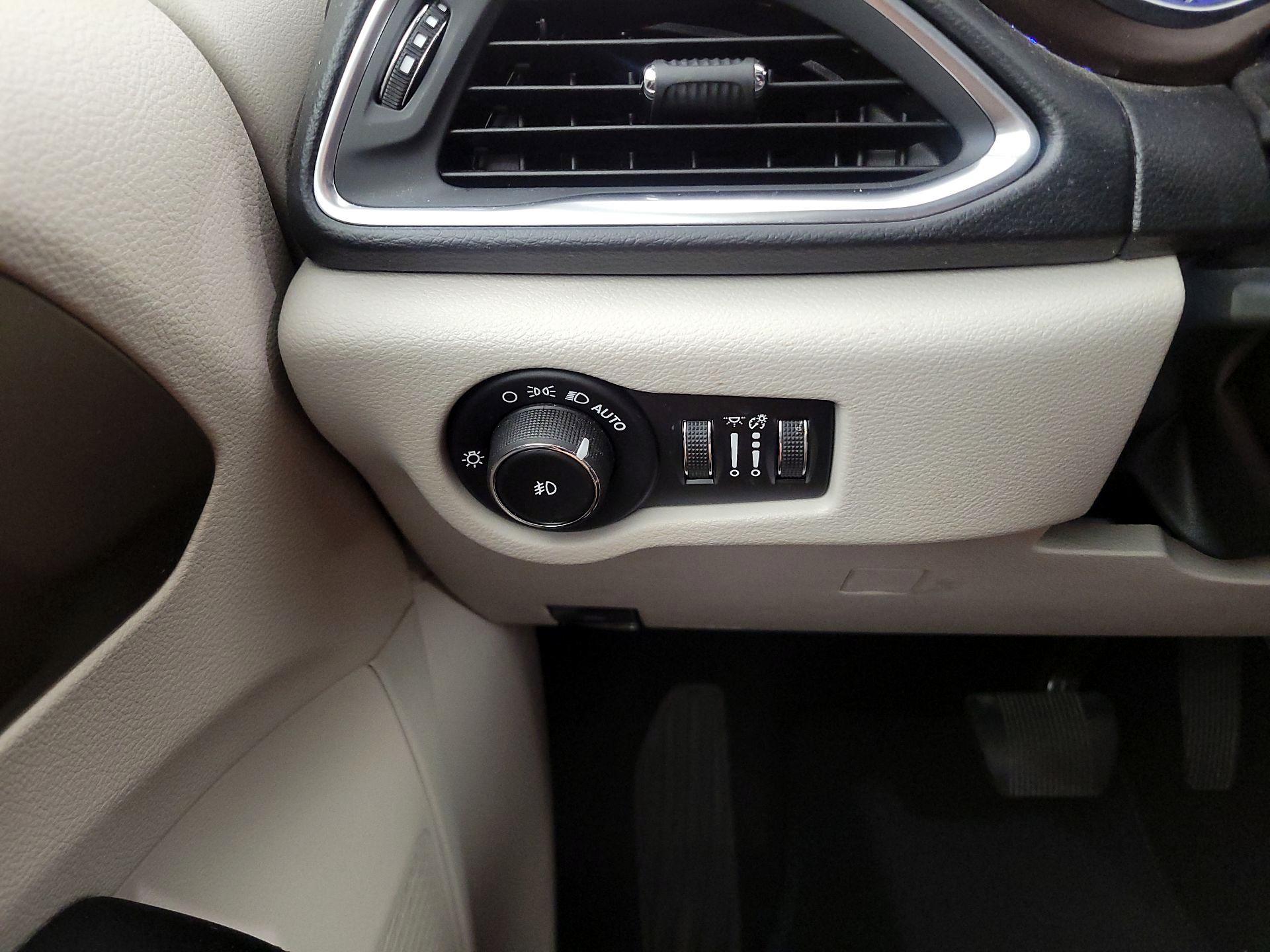 Thumbnail: 2019 Chrysler Pacifica - 13