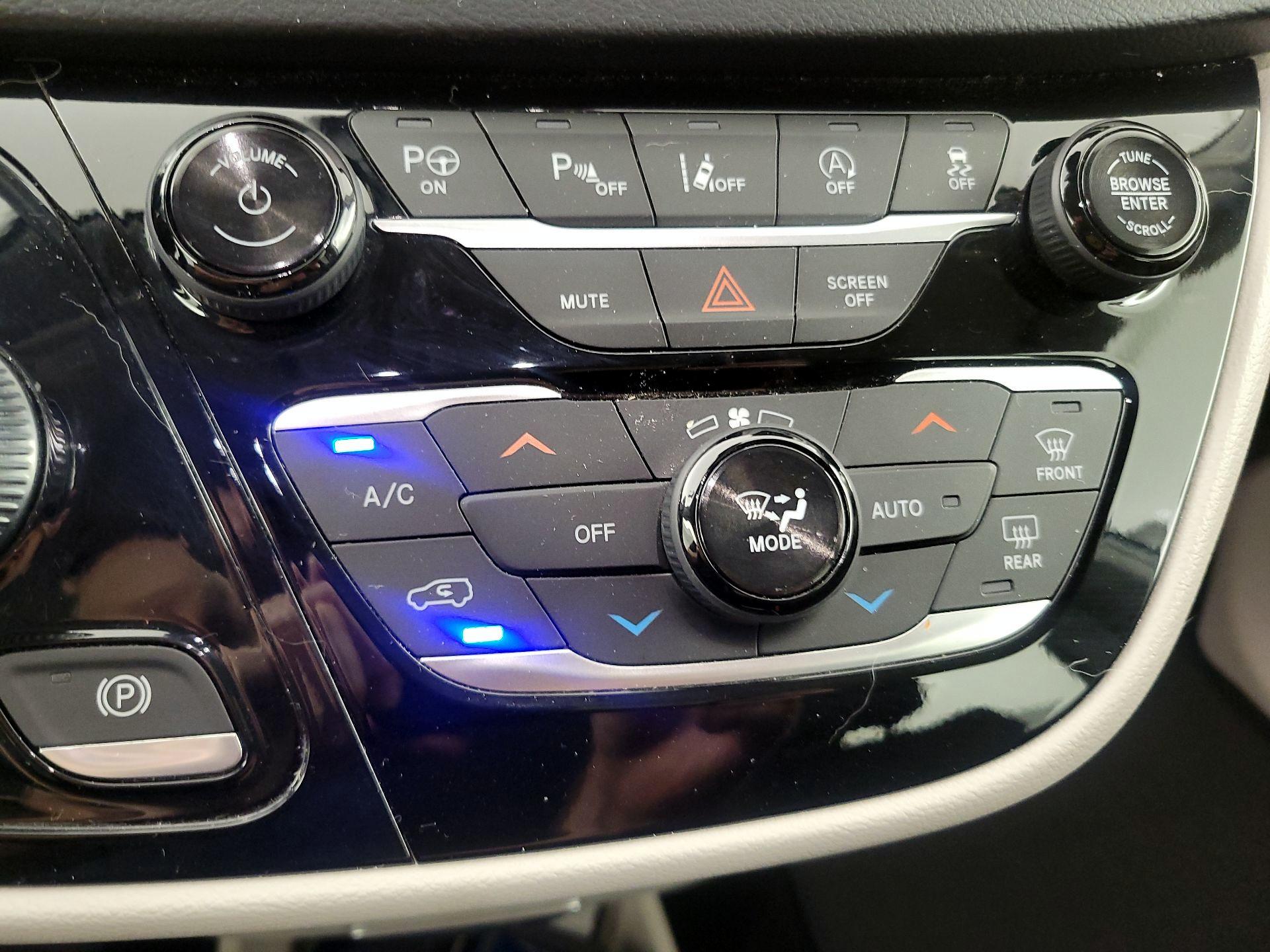 Thumbnail: 2019 Chrysler Pacifica - 16