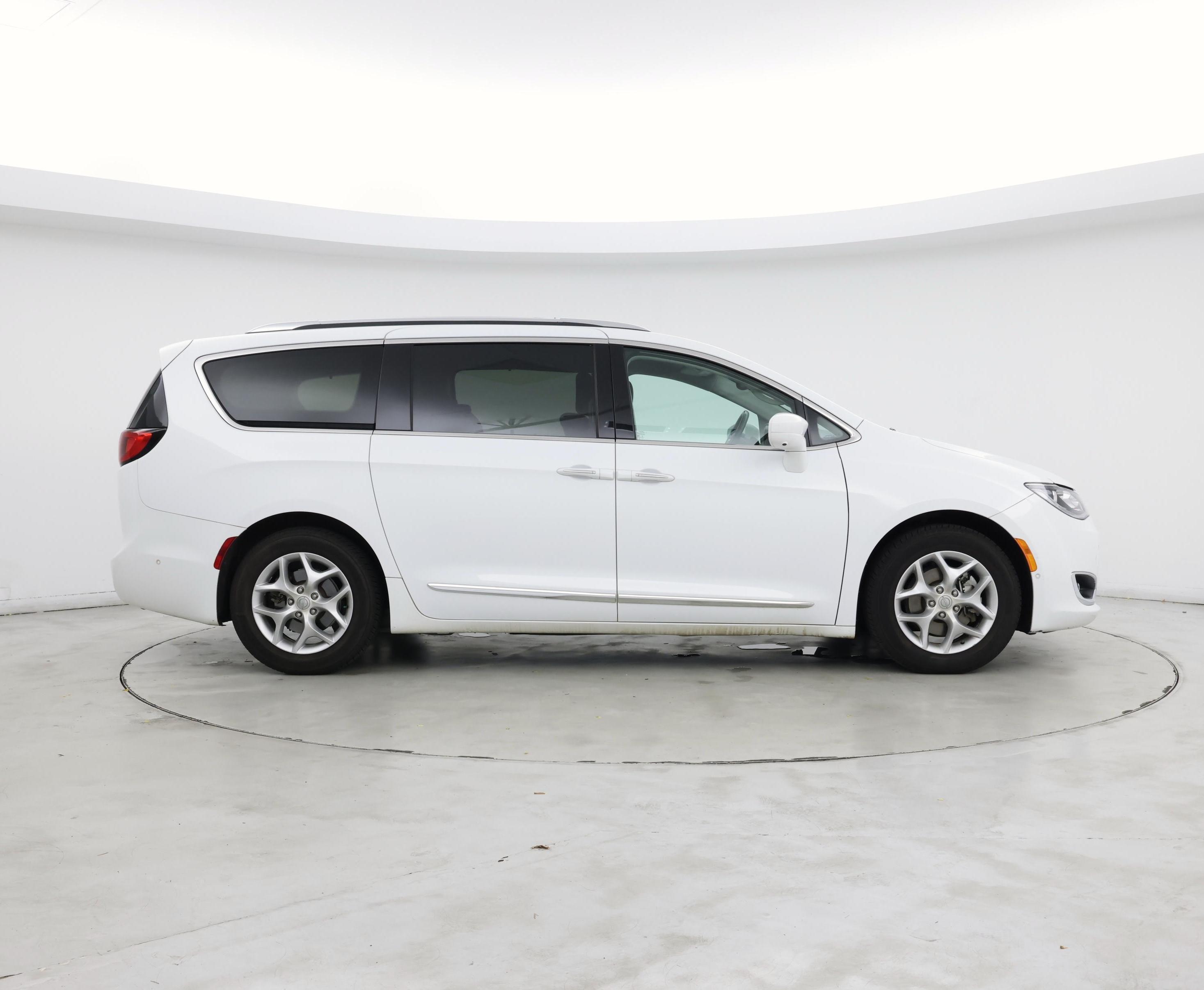 Thumbnail: 2019 Chrysler Pacifica - 7