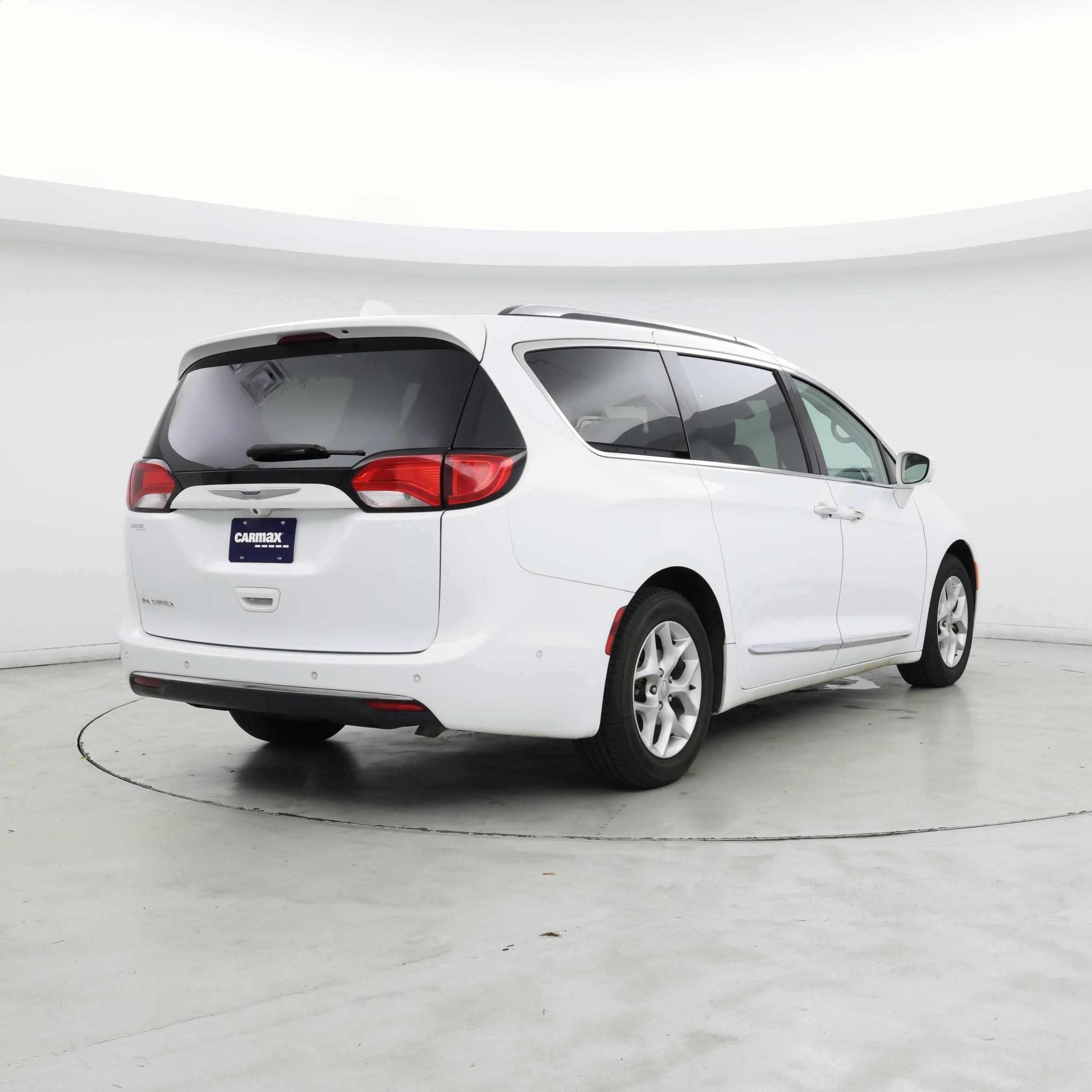 Thumbnail: 2019 Chrysler Pacifica - 8