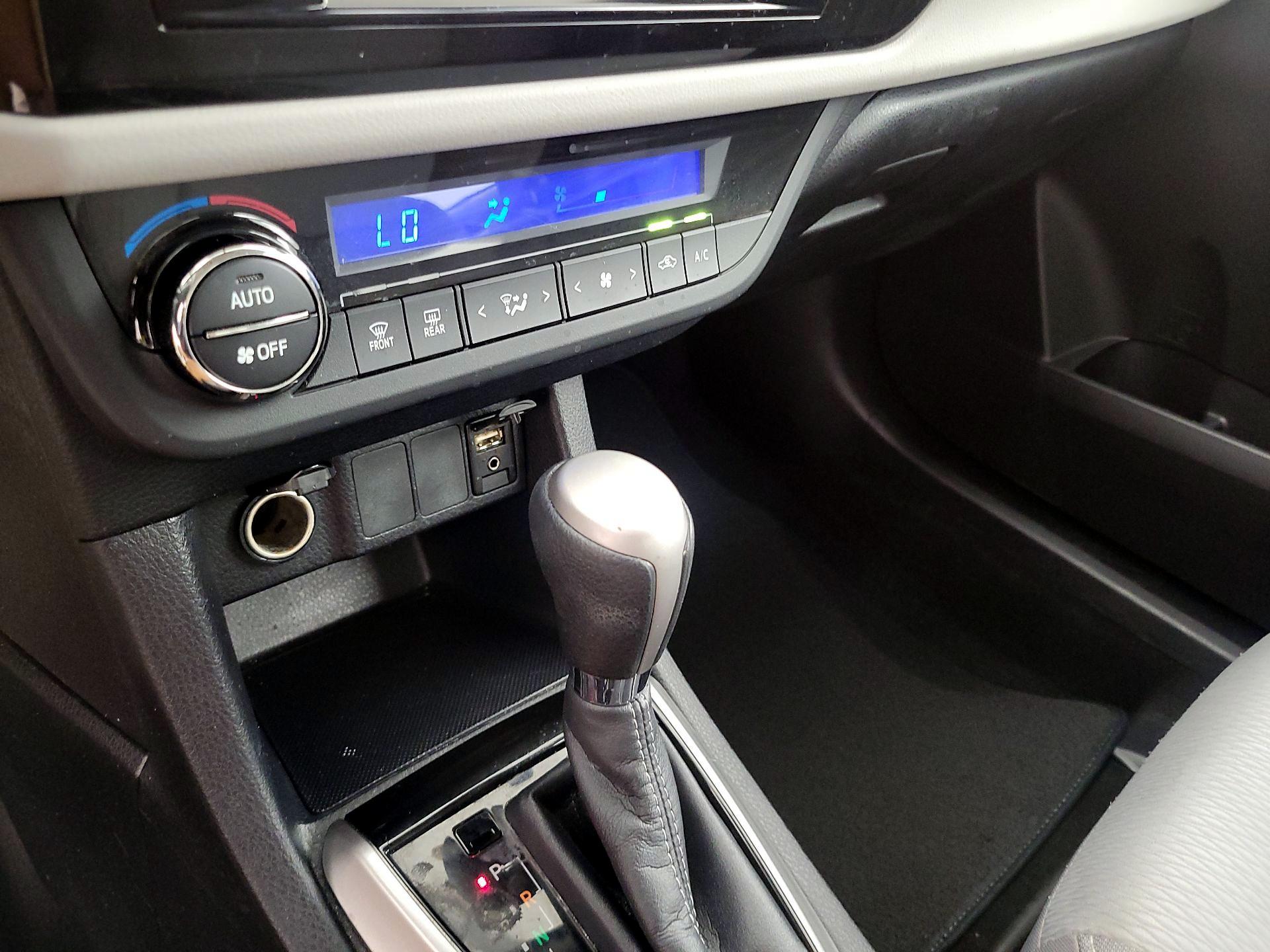 Thumbnail: 2016 Toyota Corolla - 16