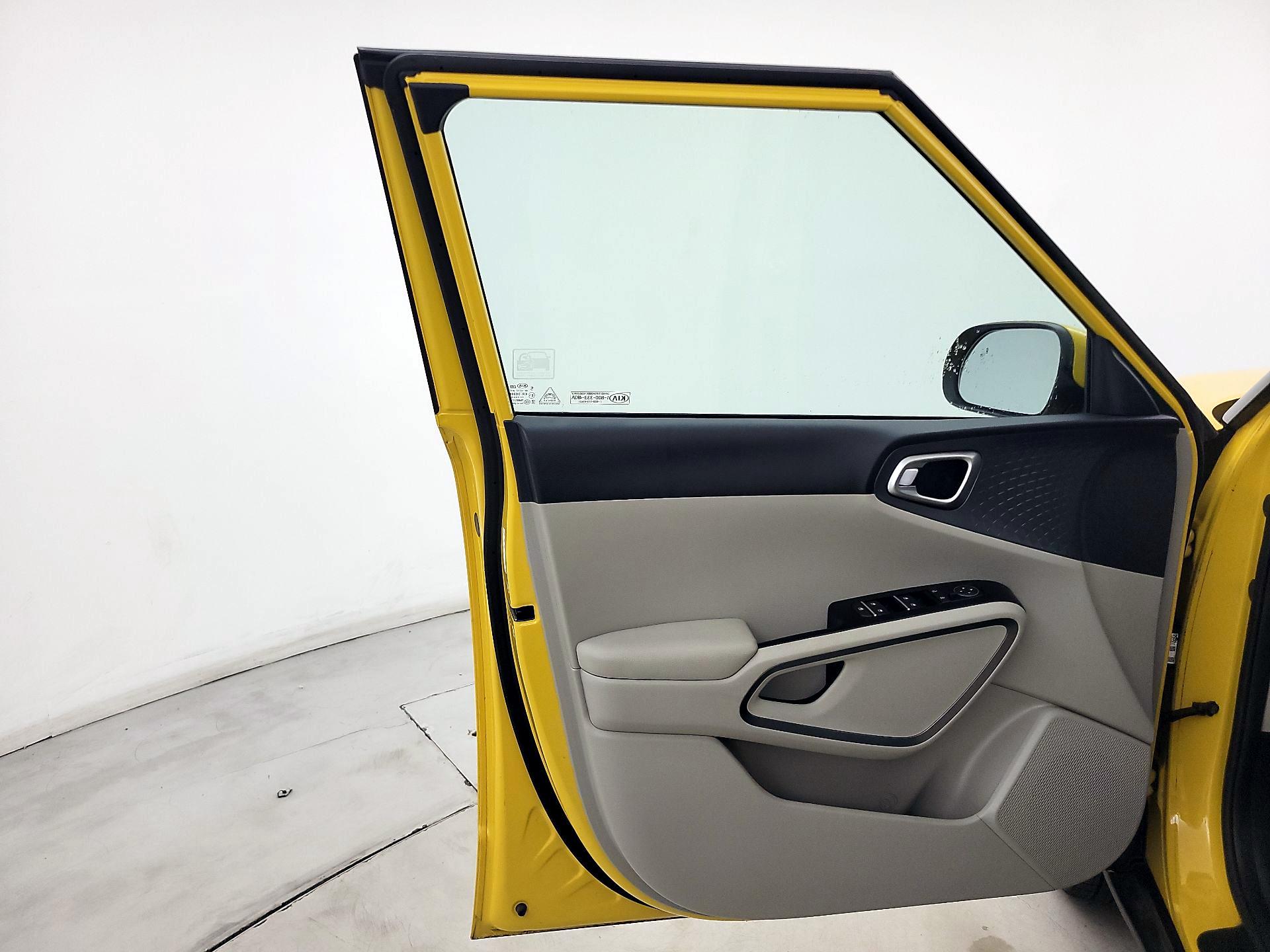 Thumbnail: 2020 Kia Soul - 12