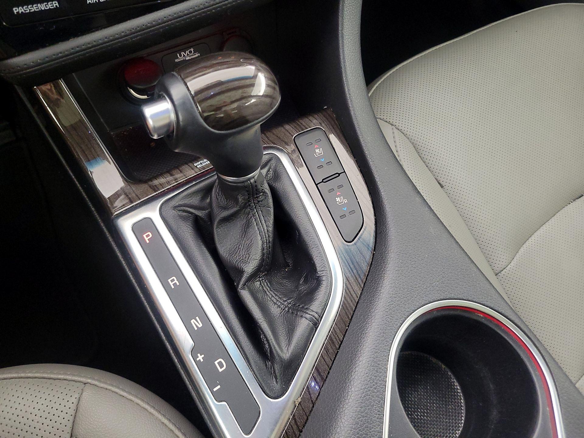 Thumbnail: 2015 Kia Optima - 17