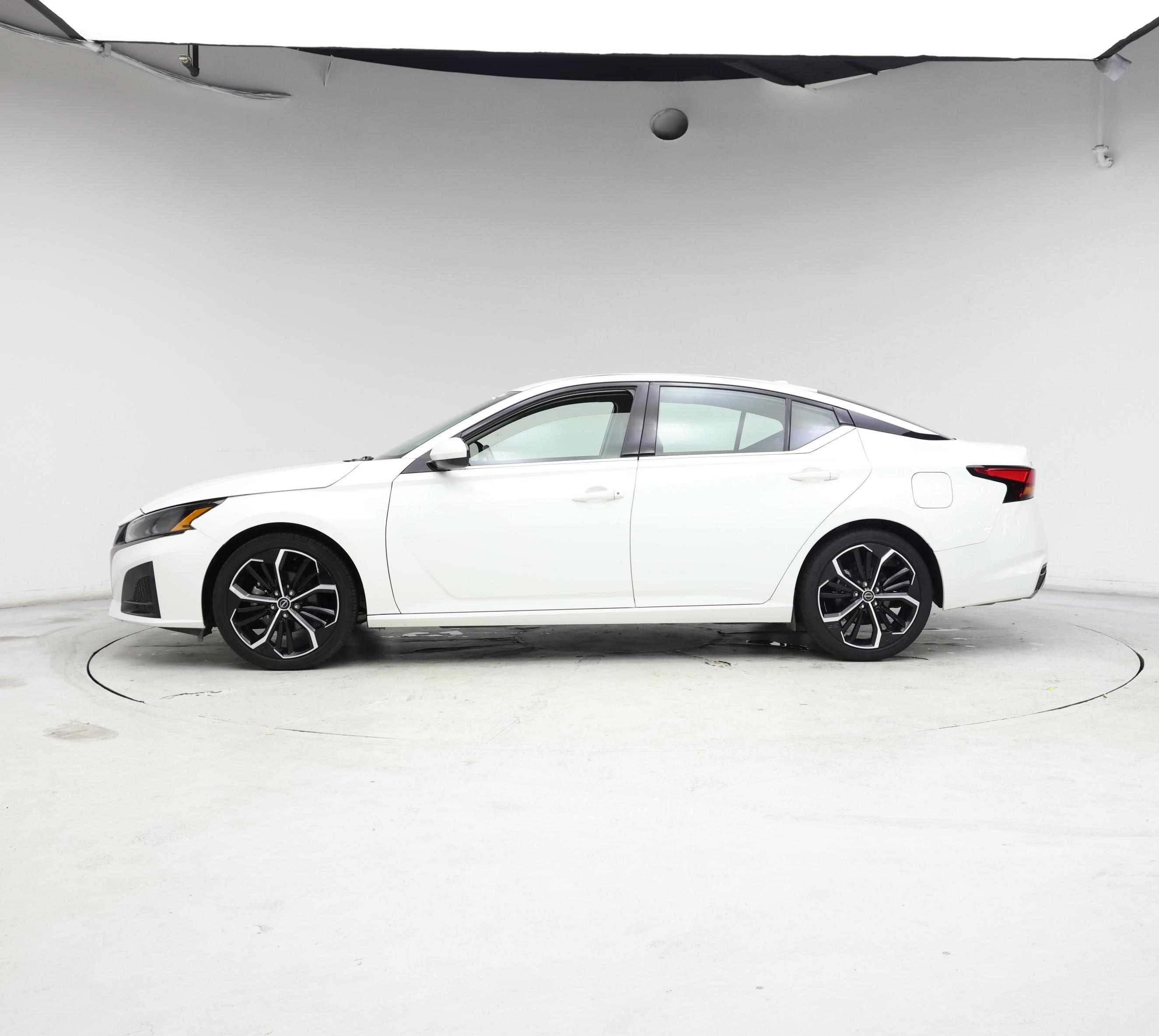 Thumbnail: 2024 Nissan Altima - 3