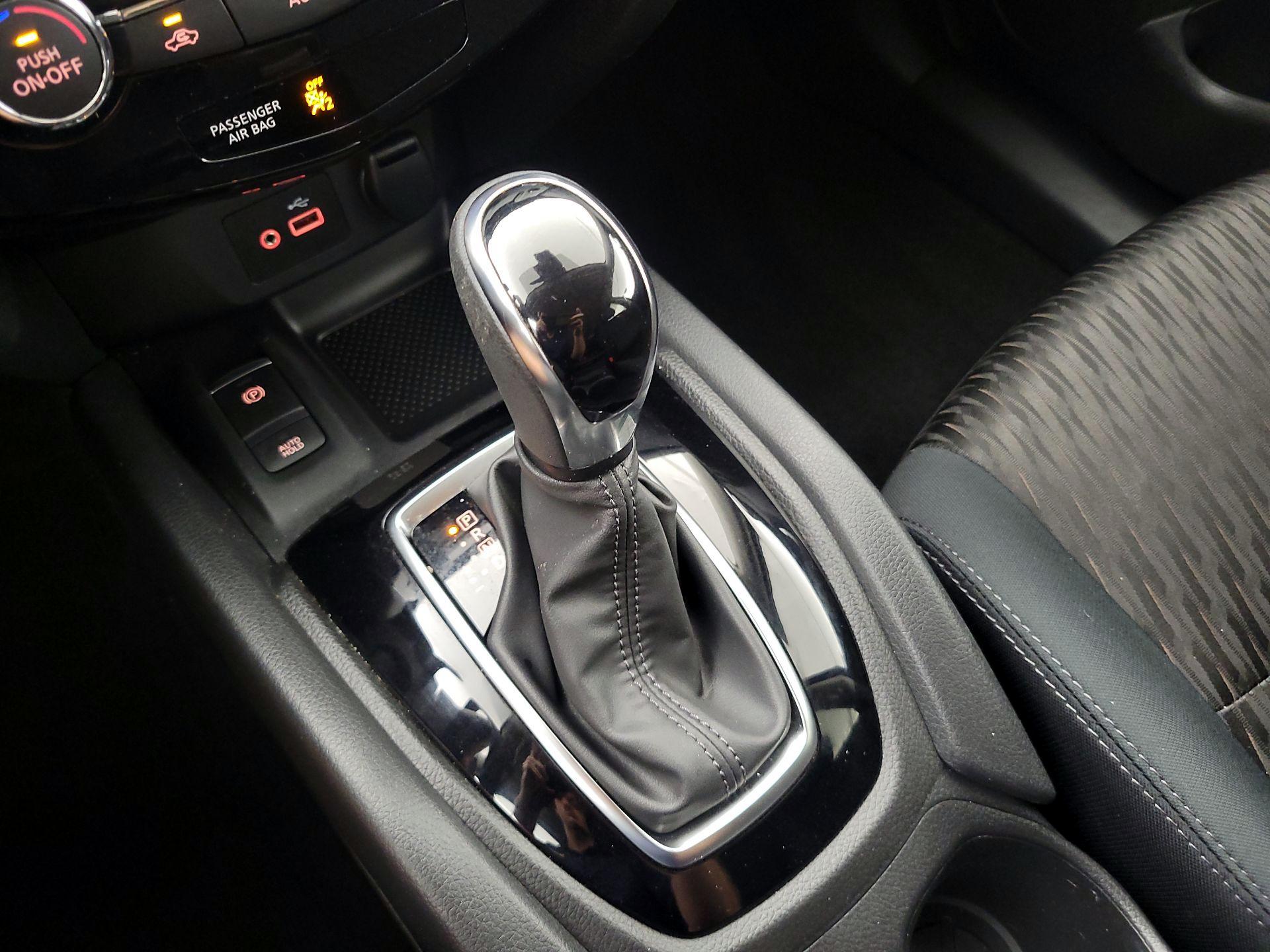 Thumbnail: 2019 Nissan Rogue - 18