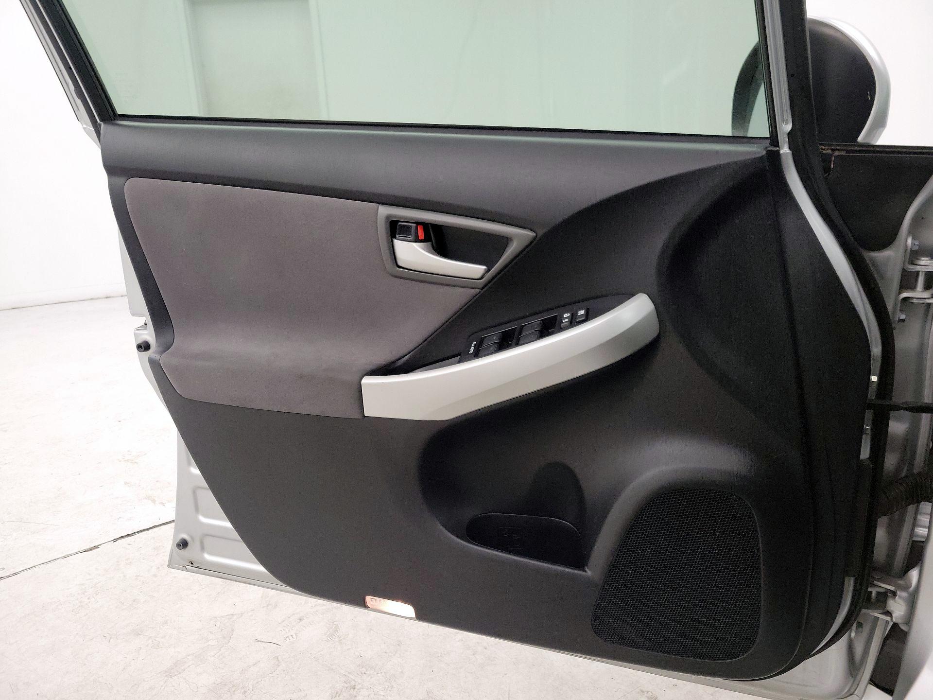 Thumbnail: 2015 Toyota Prius - 12