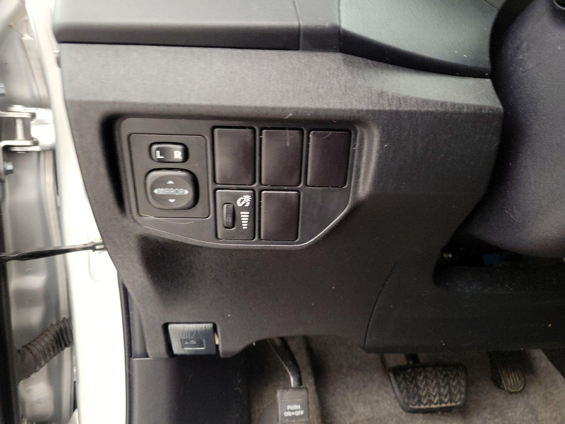 Thumbnail: 2015 Toyota Prius - 13