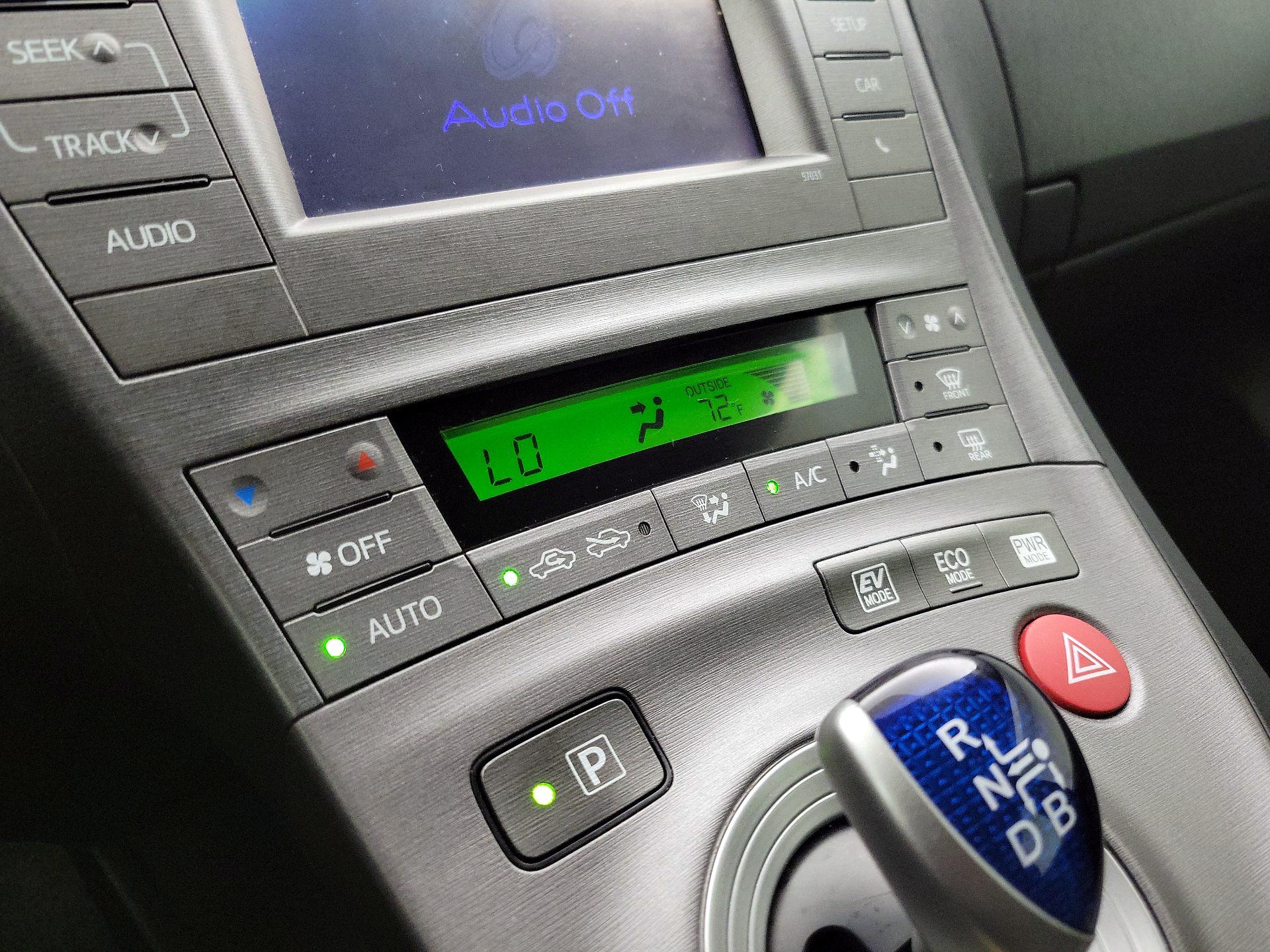 Thumbnail: 2015 Toyota Prius - 16