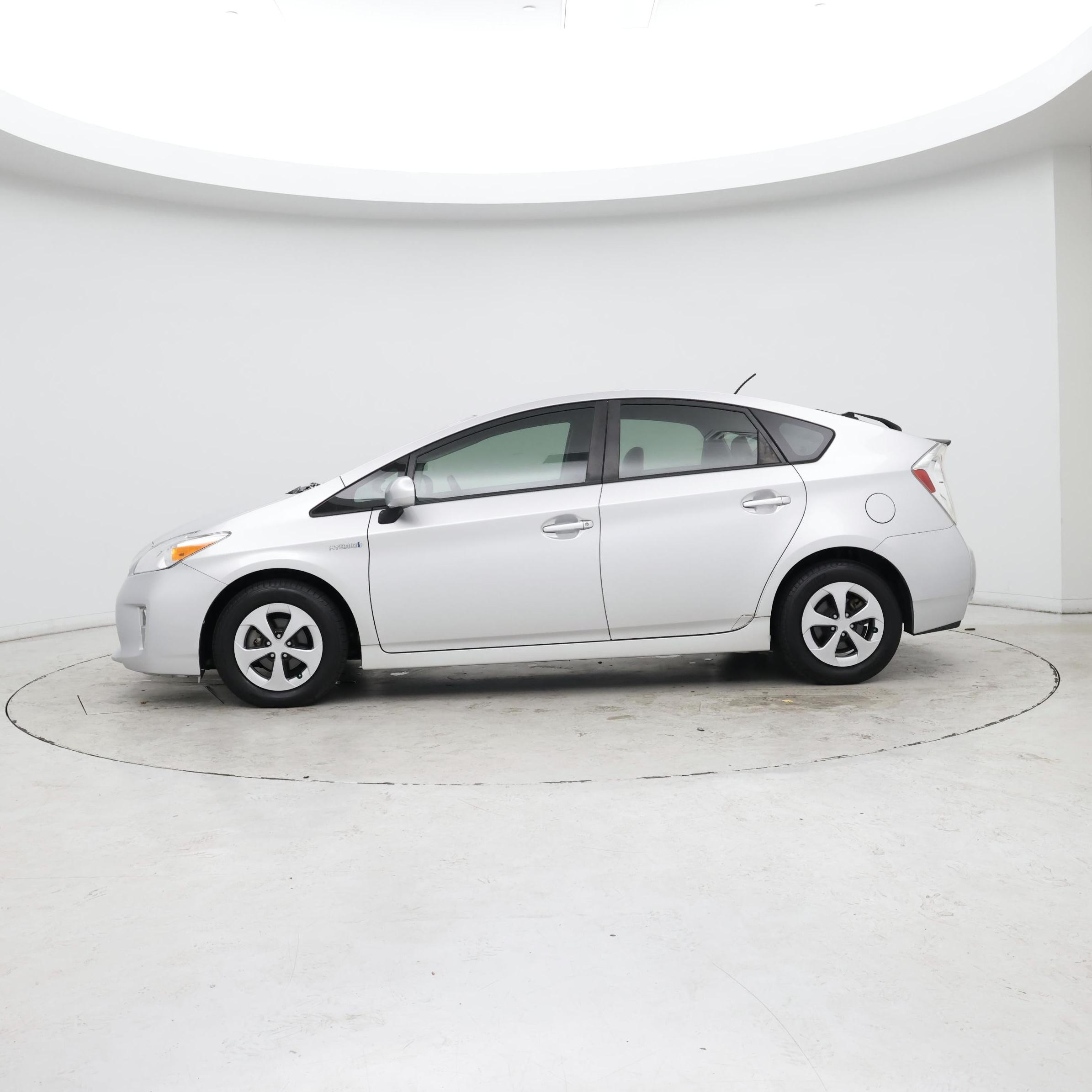 Thumbnail: 2015 Toyota Prius - 3