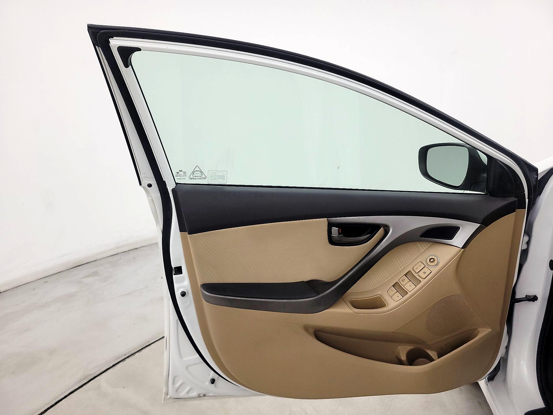 Thumbnail: 2013 Hyundai Elantra - 12