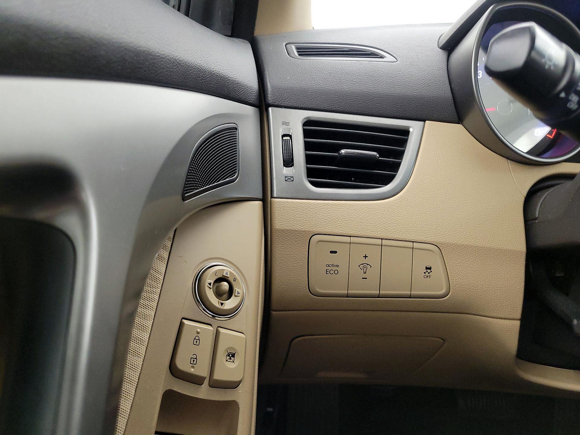 Thumbnail: 2013 Hyundai Elantra - 13