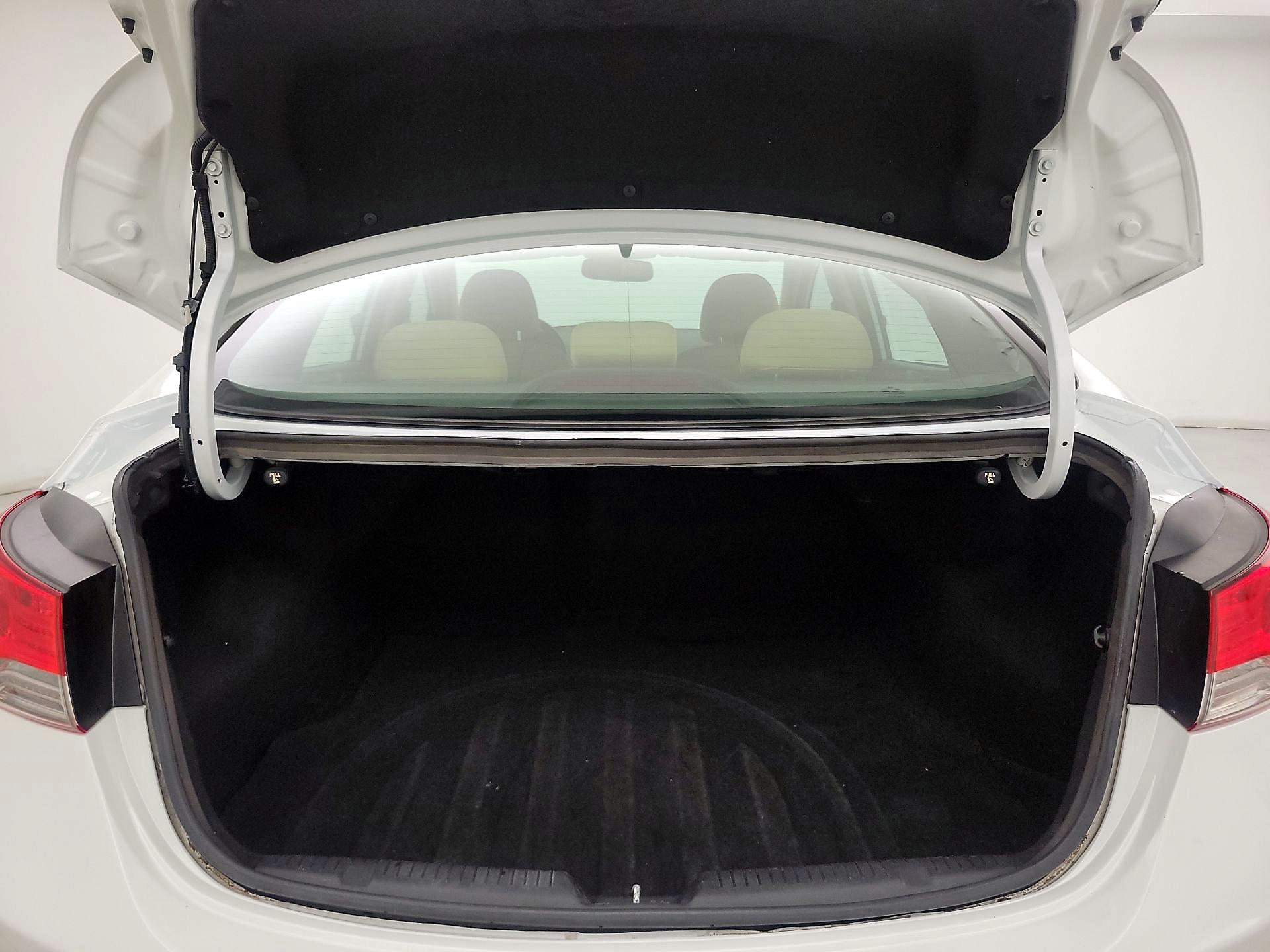 Thumbnail: 2013 Hyundai Elantra - 19