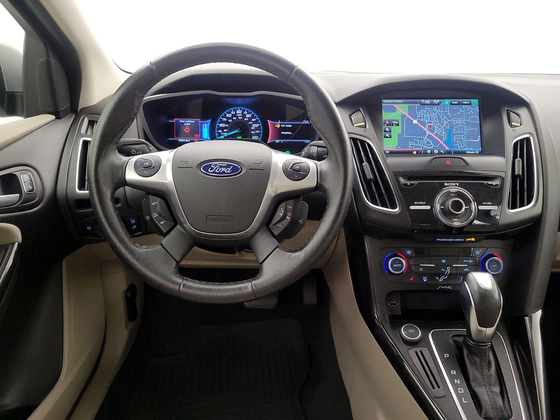 Thumbnail: 2015 Ford Focus - 10