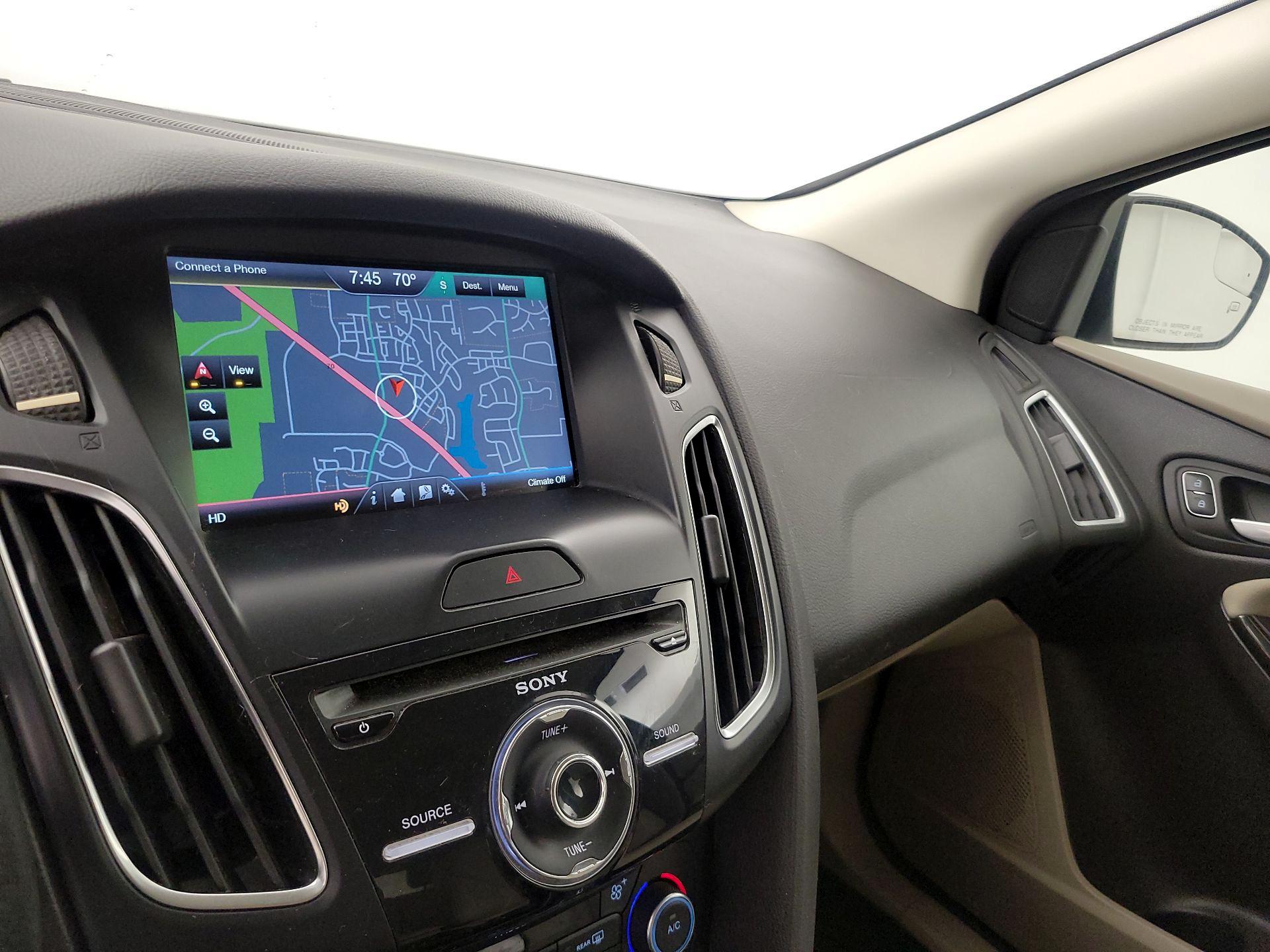 Thumbnail: 2015 Ford Focus - 14