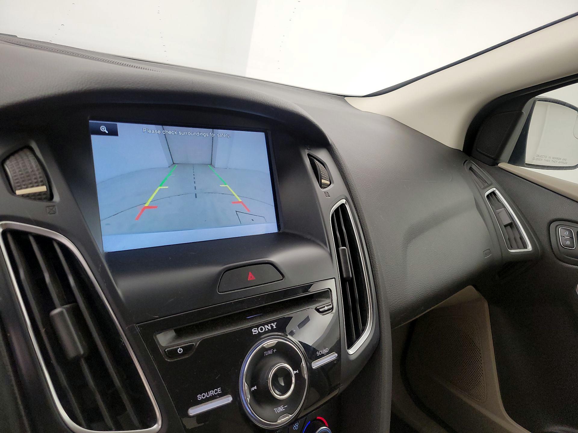 Thumbnail: 2015 Ford Focus - 15