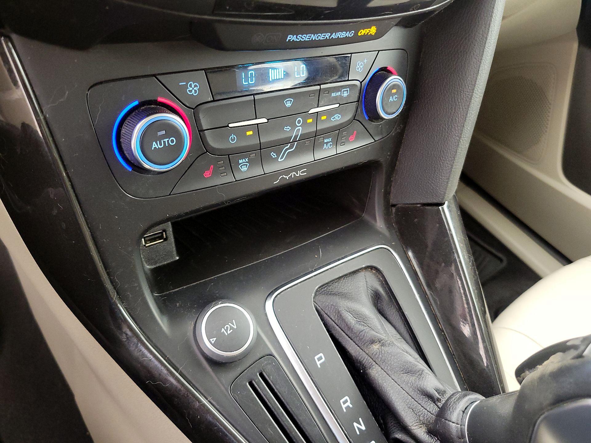 Thumbnail: 2015 Ford Focus - 17