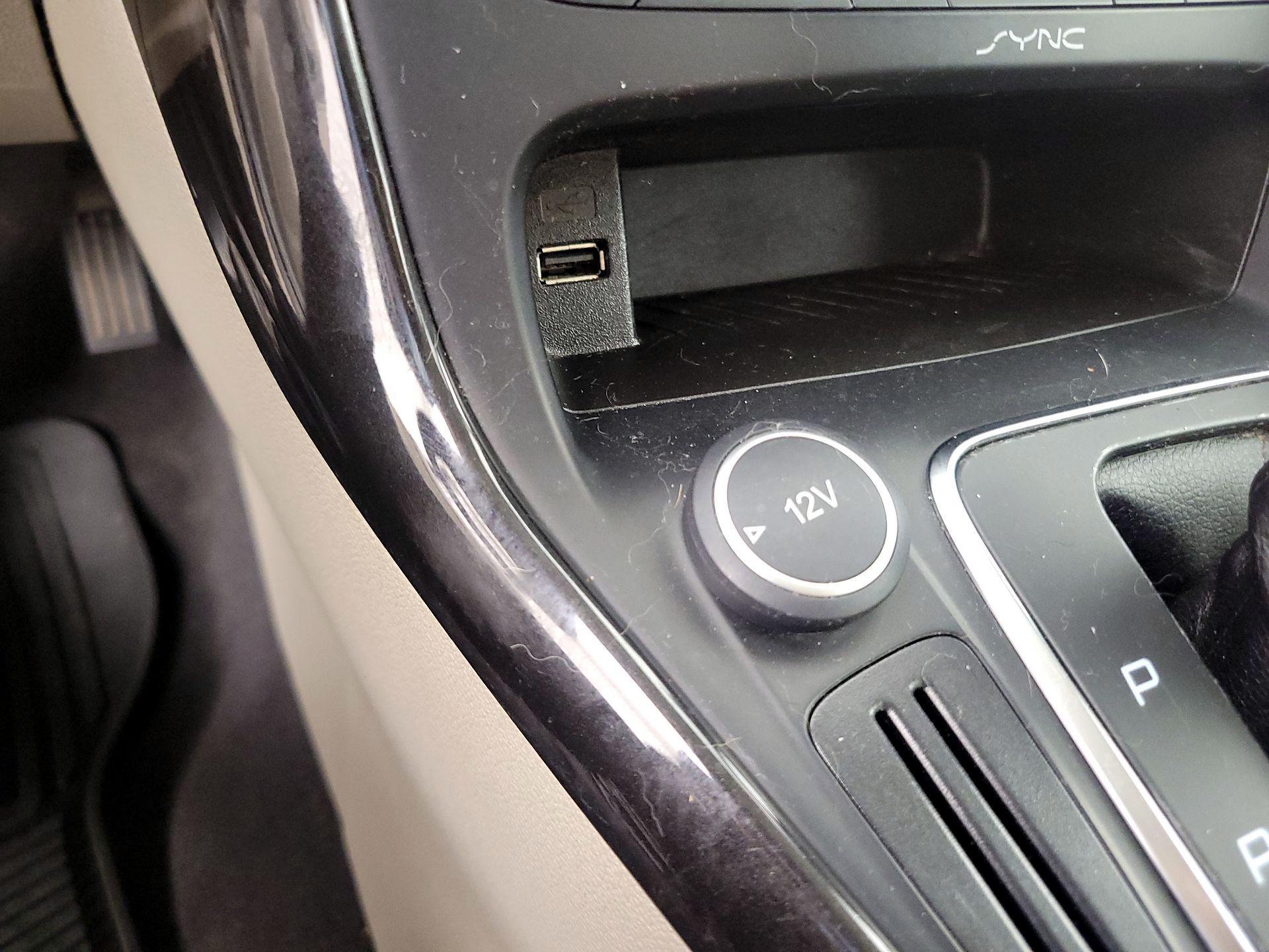 Thumbnail: 2015 Ford Focus - 19
