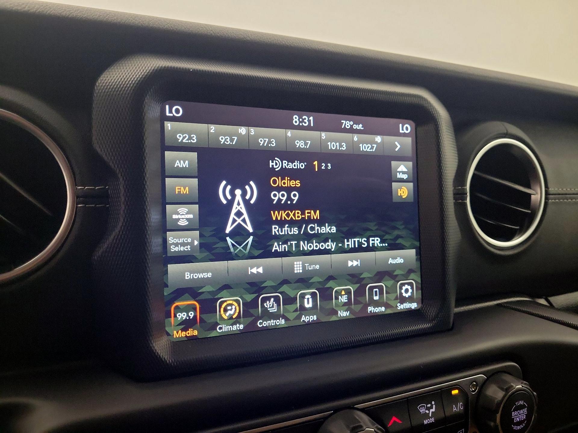 Thumbnail: 2022 Jeep Wrangler - 16