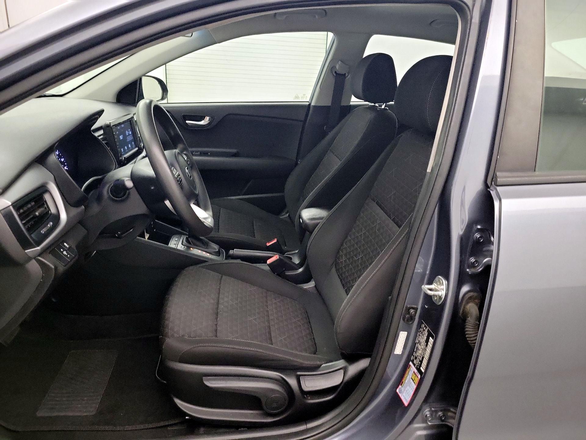 Thumbnail: 2020 Kia Rio - 11