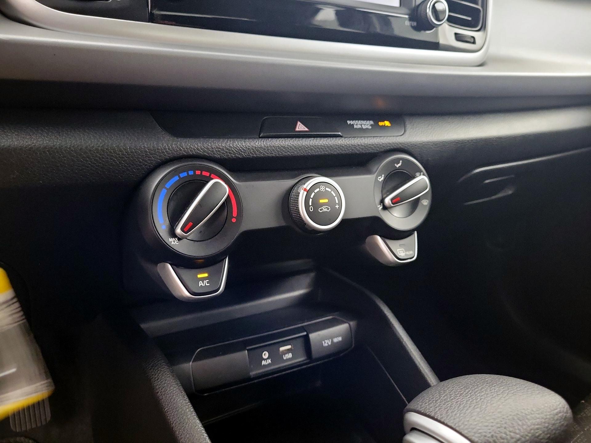 Thumbnail: 2020 Kia Rio - 16
