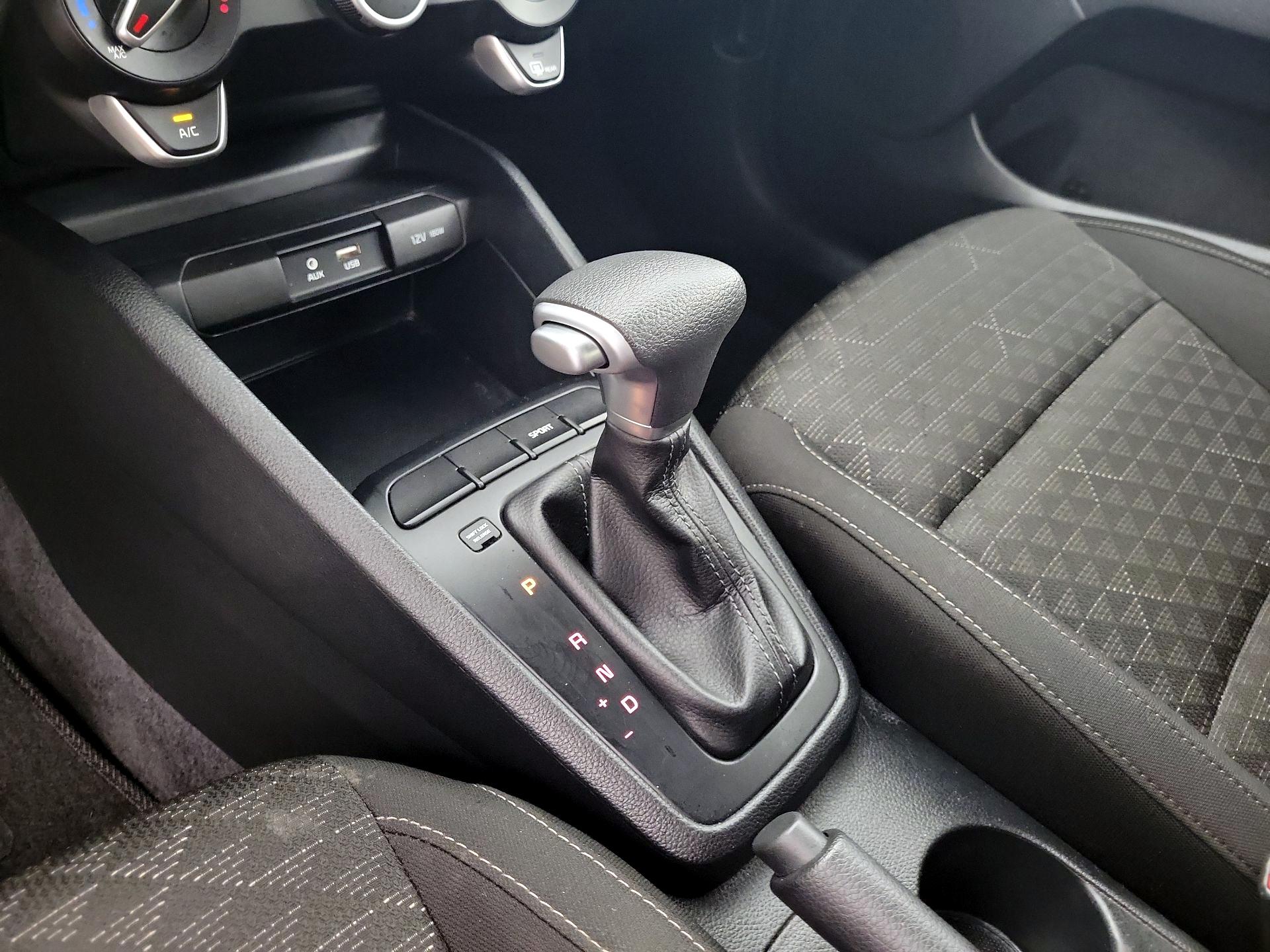 Thumbnail: 2020 Kia Rio - 17