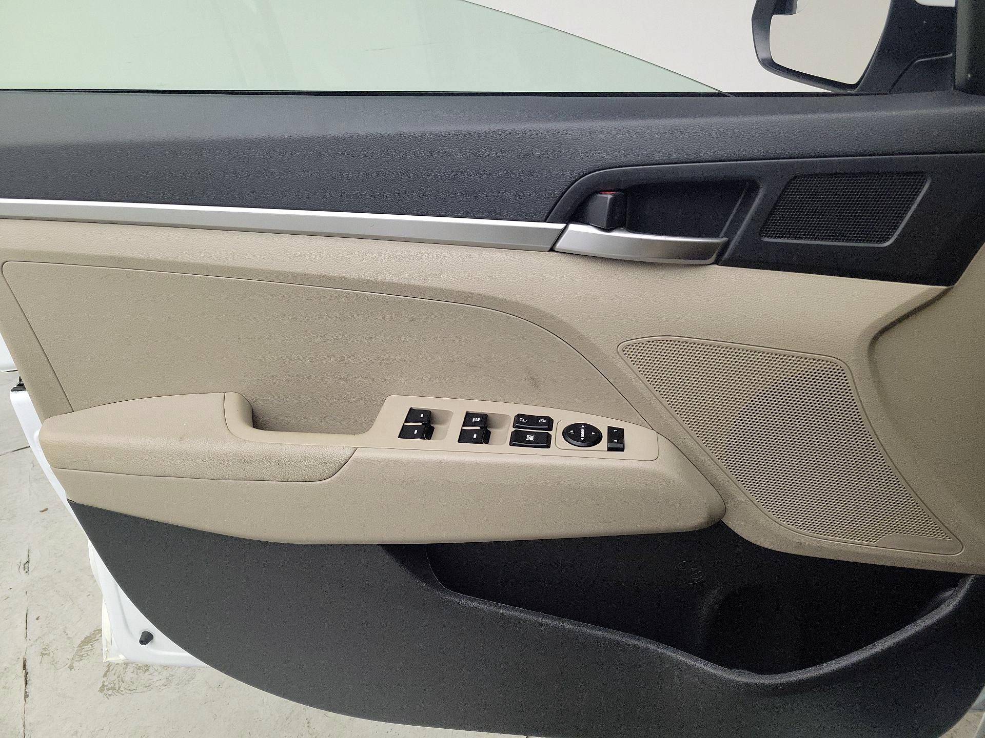 Thumbnail: 2019 Hyundai Elantra - 12