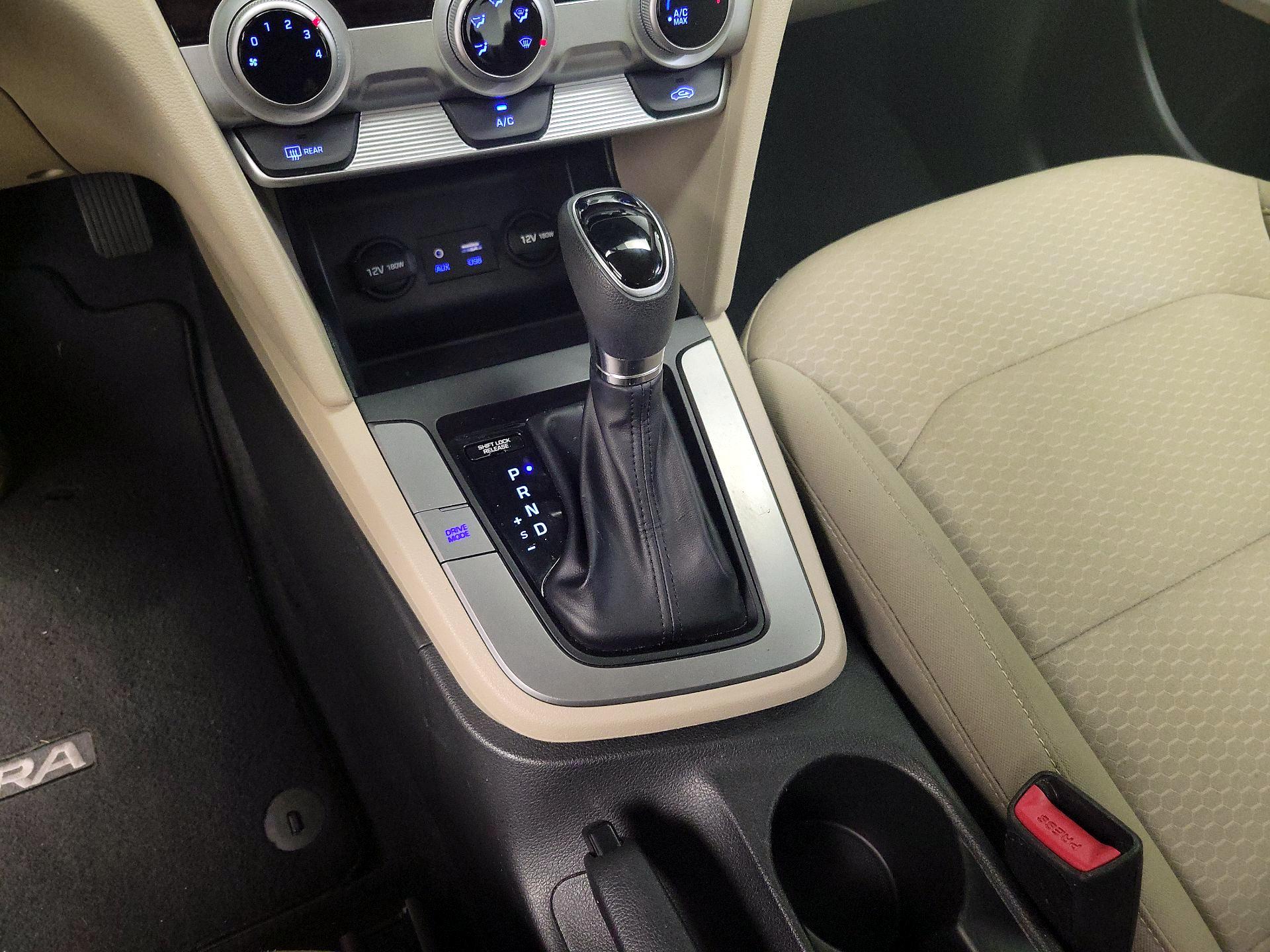Thumbnail: 2019 Hyundai Elantra - 17