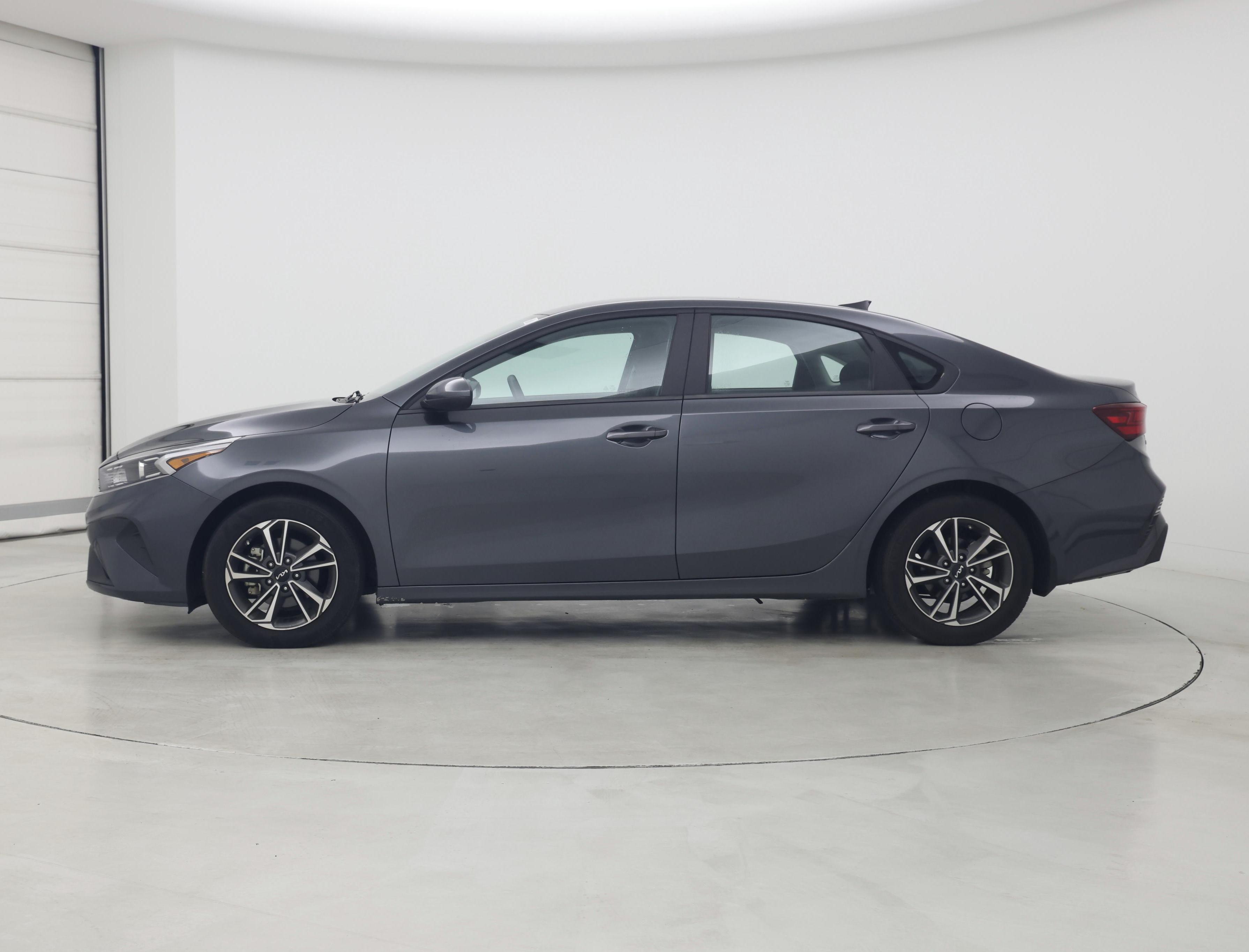 Thumbnail: 2022 Kia Forte - 3