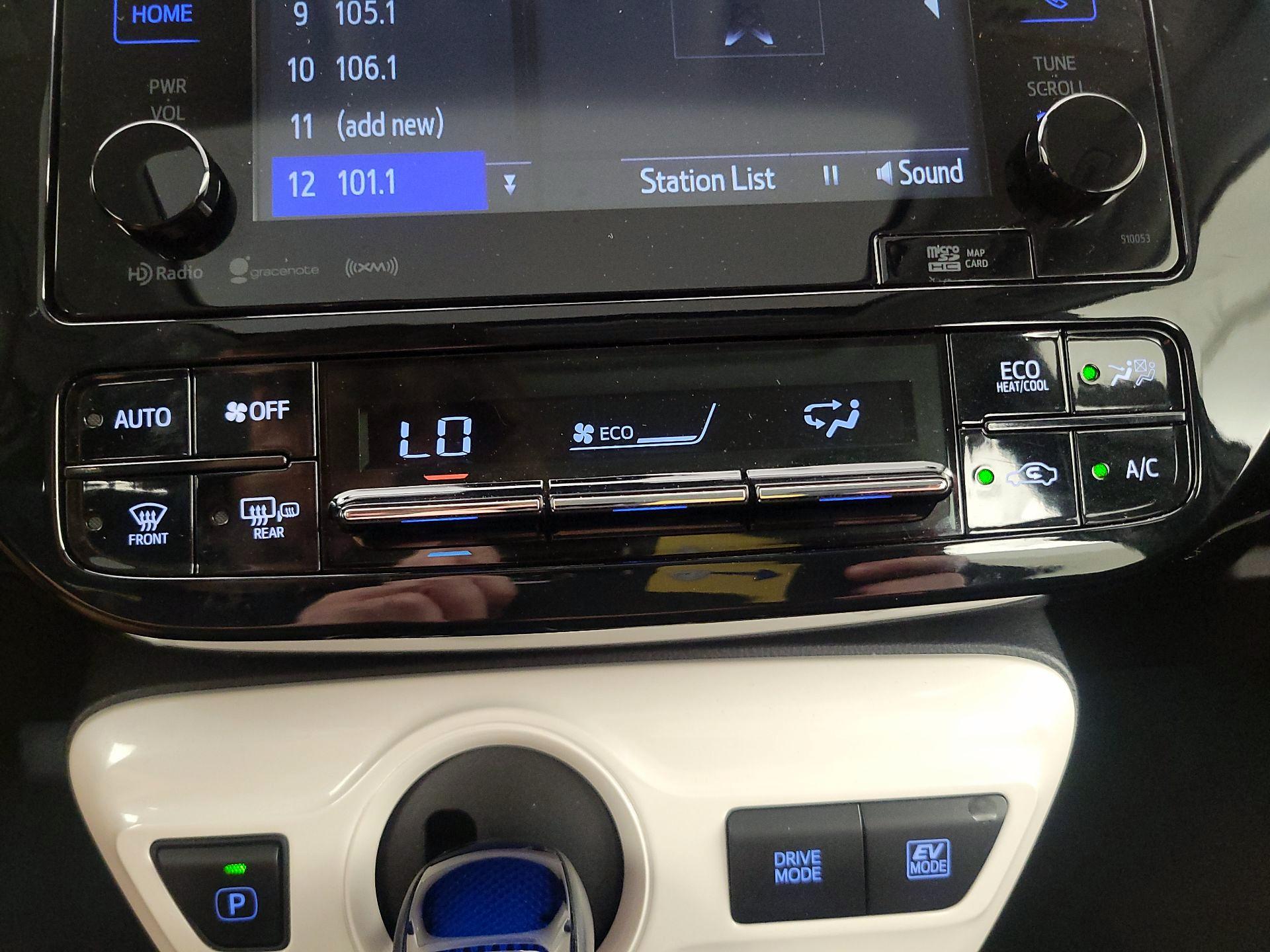 Thumbnail: 2017 Toyota Prius - 17