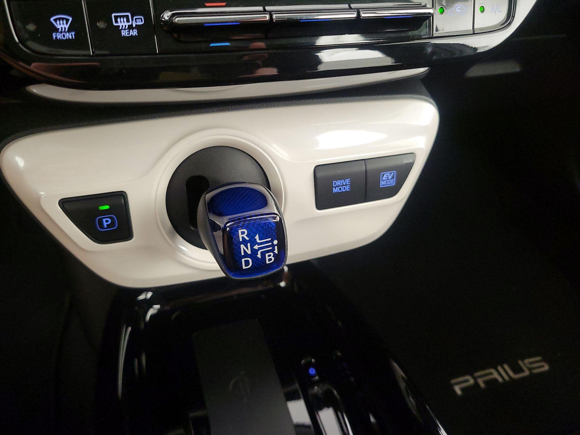 Thumbnail: 2017 Toyota Prius - 18