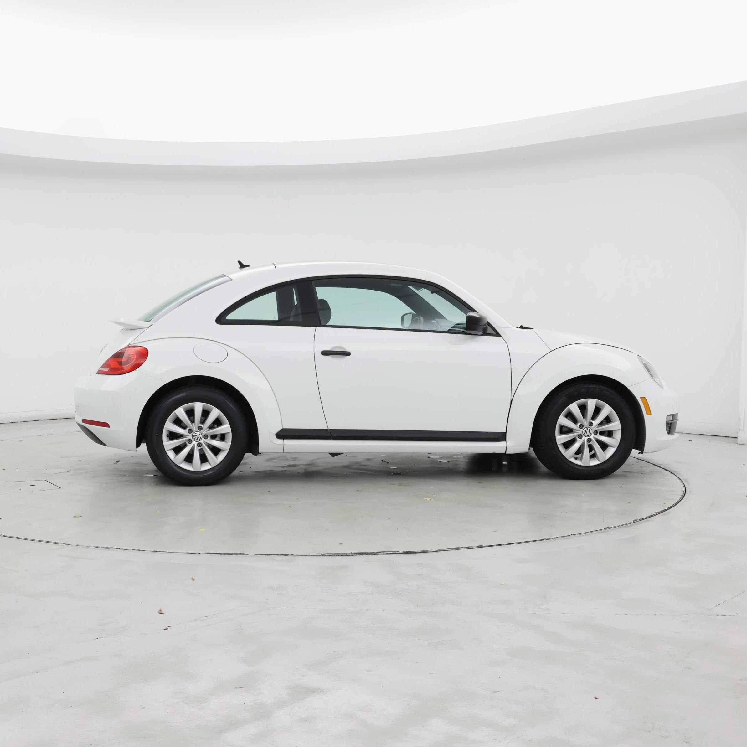 Thumbnail: 2015 Volkswagen Beetle - 7