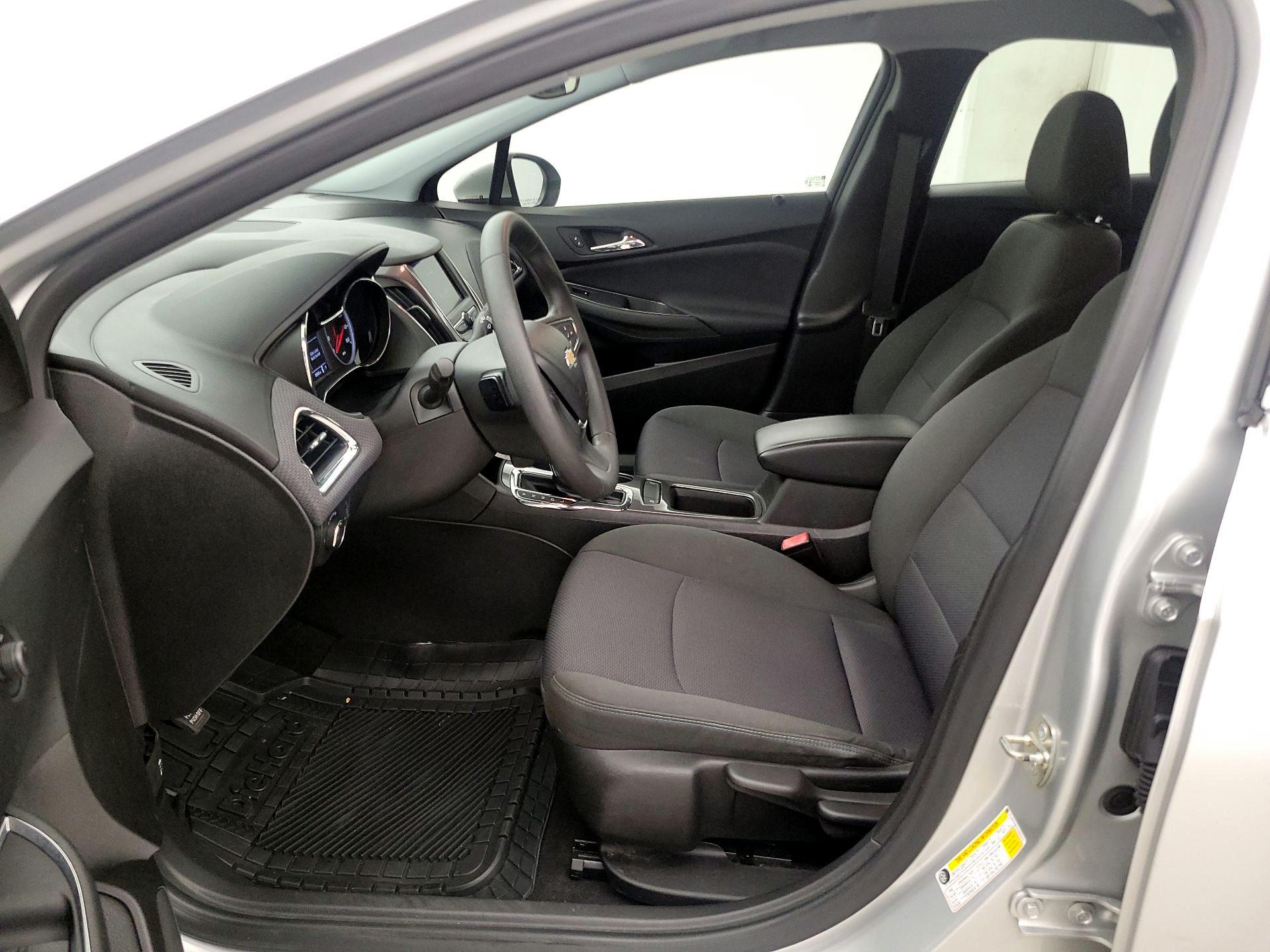 Thumbnail: 2019 Chevrolet Cruze - 11