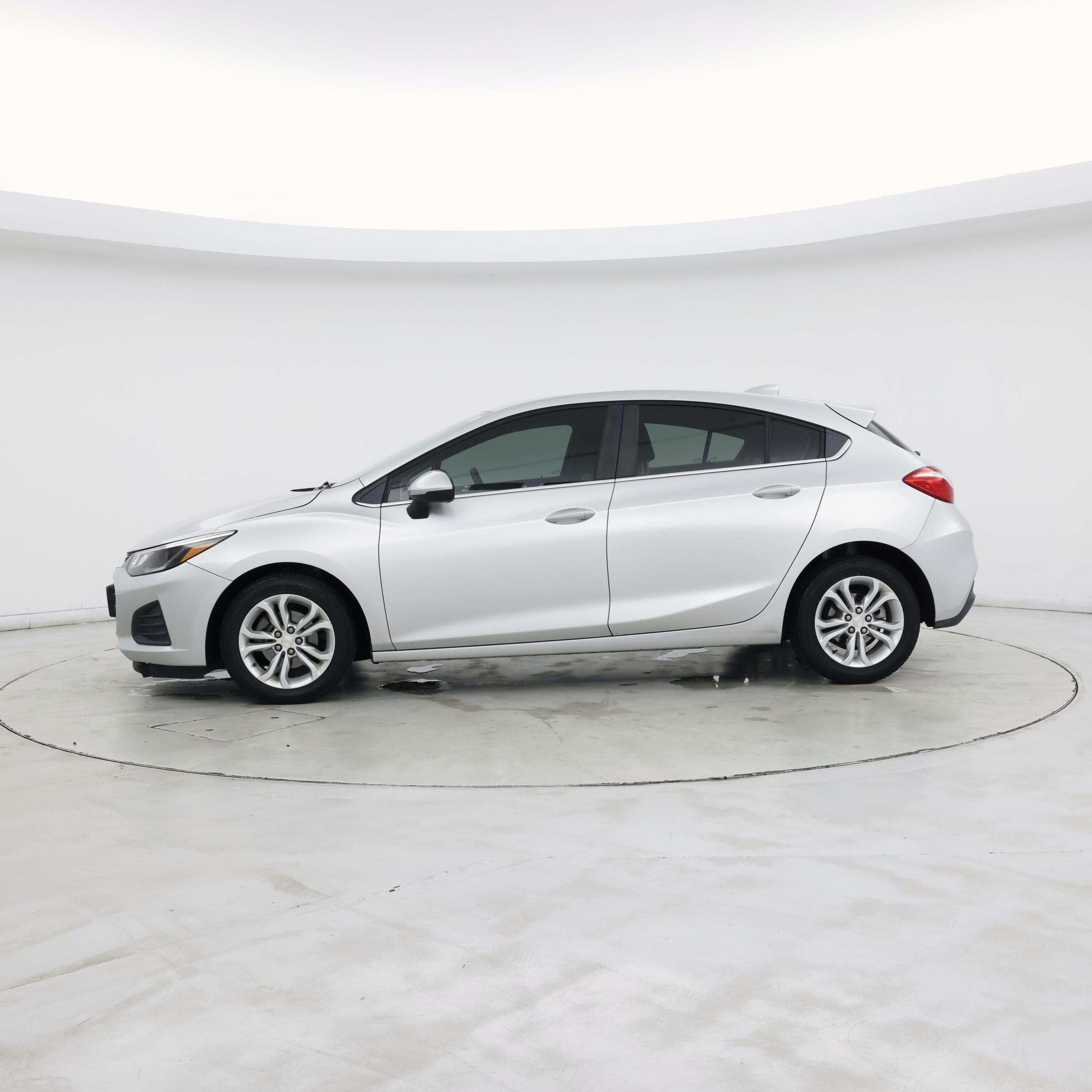 Thumbnail: 2019 Chevrolet Cruze - 3