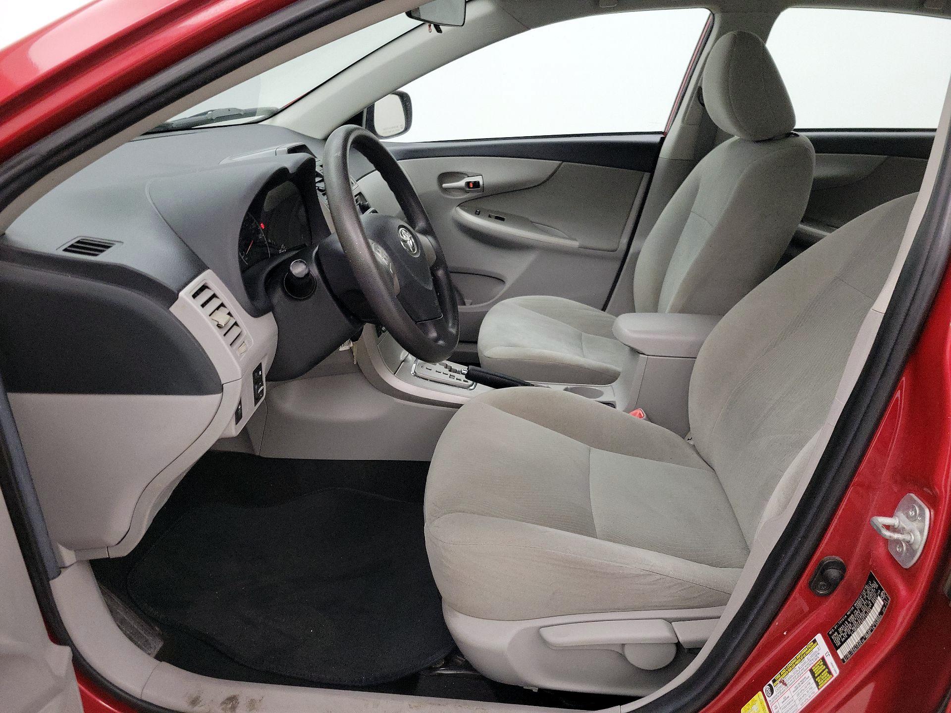 Thumbnail: 2013 Toyota Corolla - 11