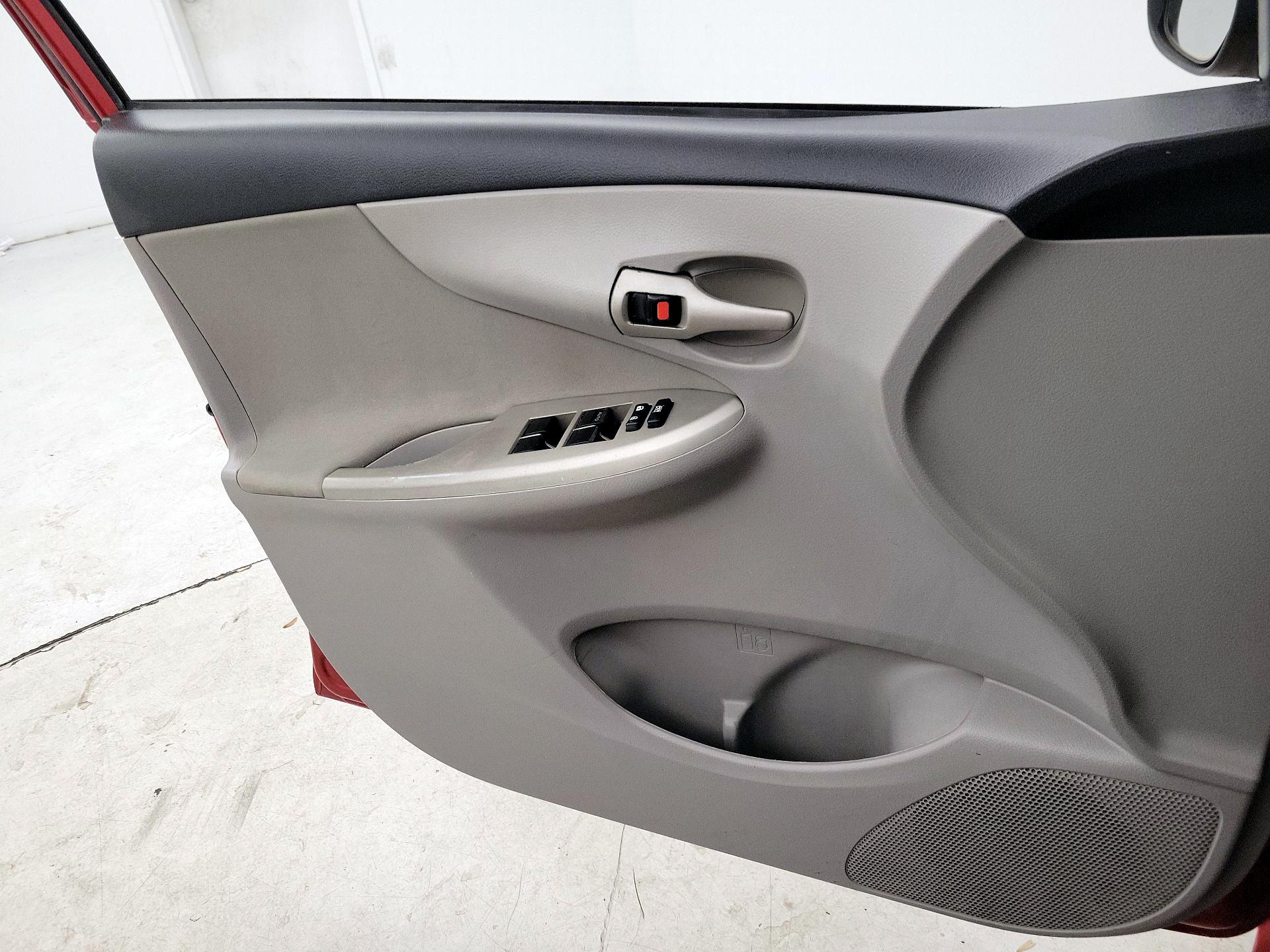 Thumbnail: 2013 Toyota Corolla - 12