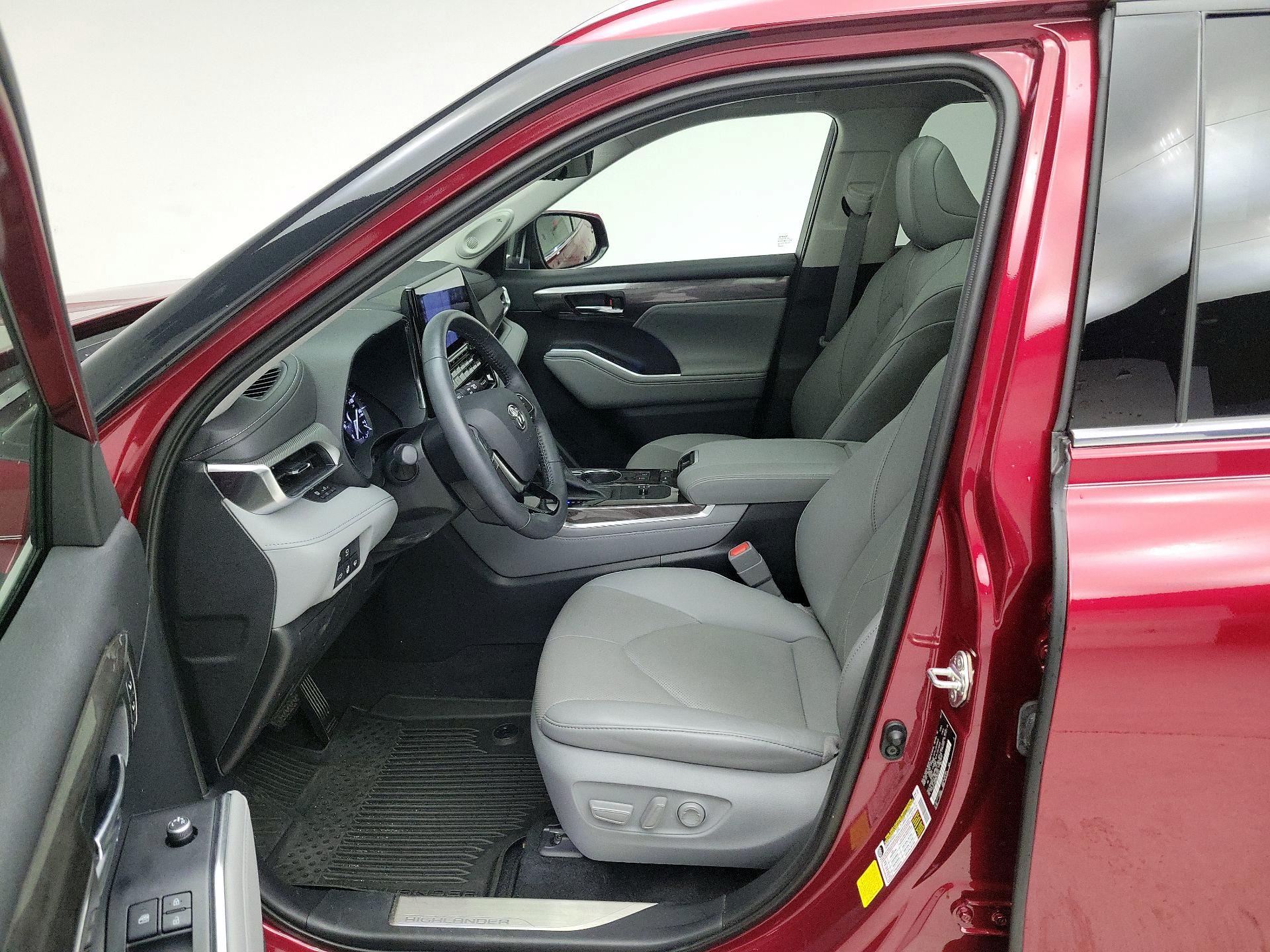 Thumbnail: 2021 Toyota Highlander - 11