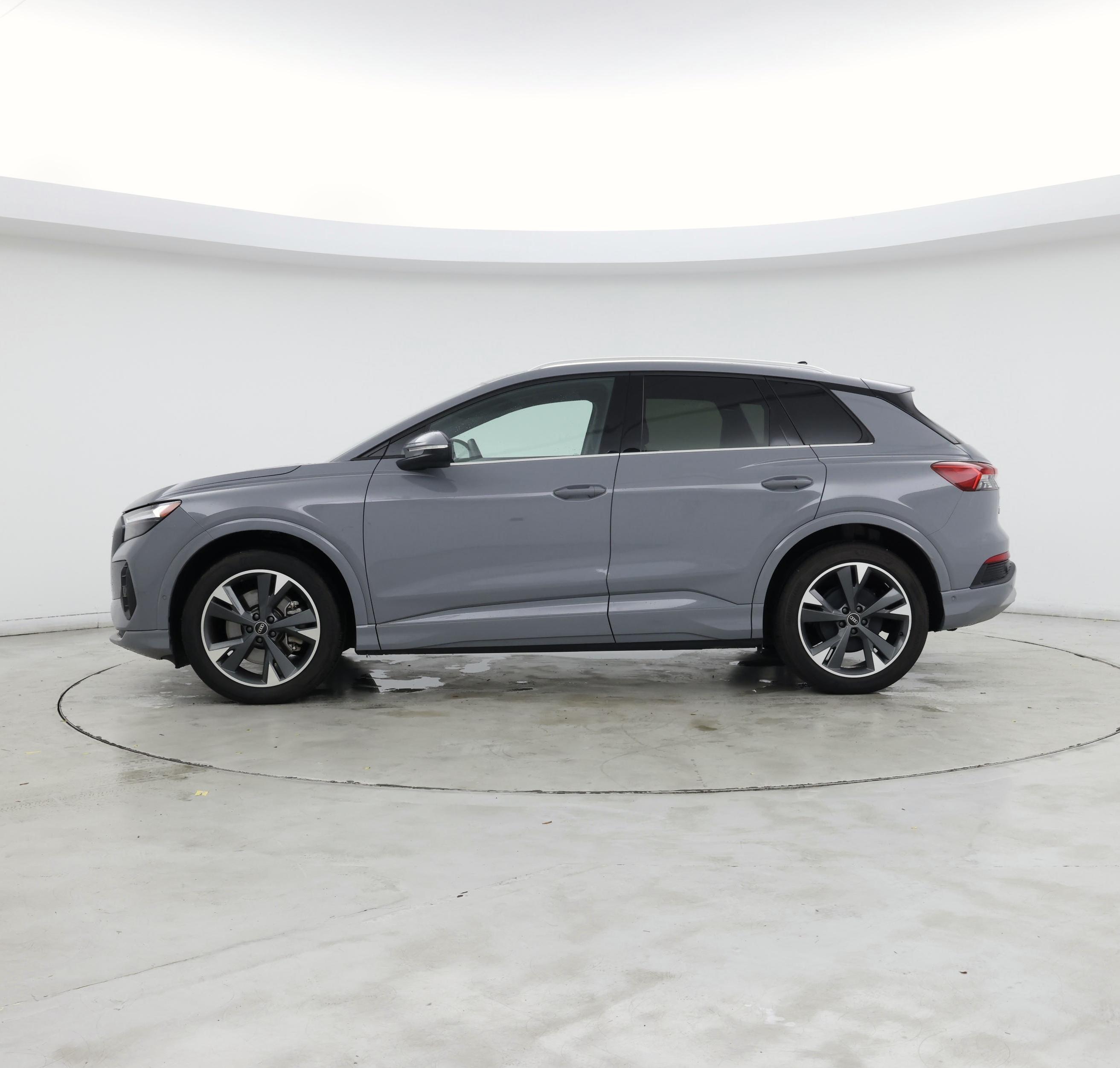 Thumbnail: 2022 Audi Q4 e-tron - 3