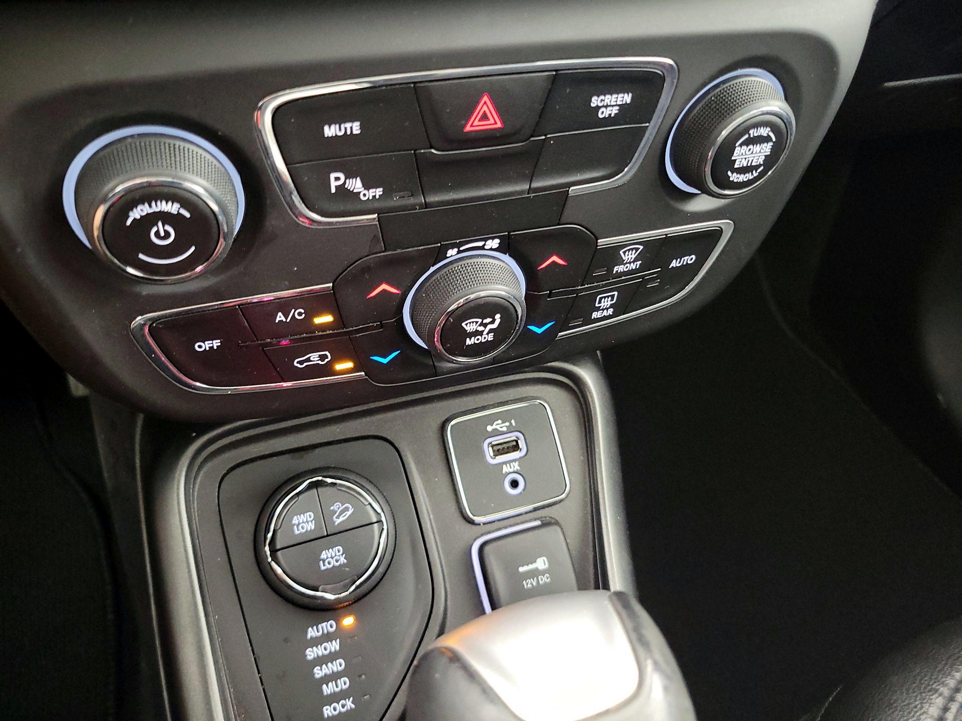 Thumbnail: 2020 Jeep Compass - 17