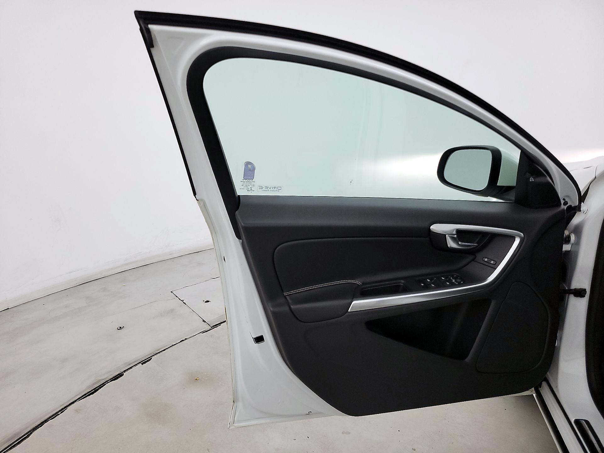 Thumbnail: 2015 Volvo S60 - 12