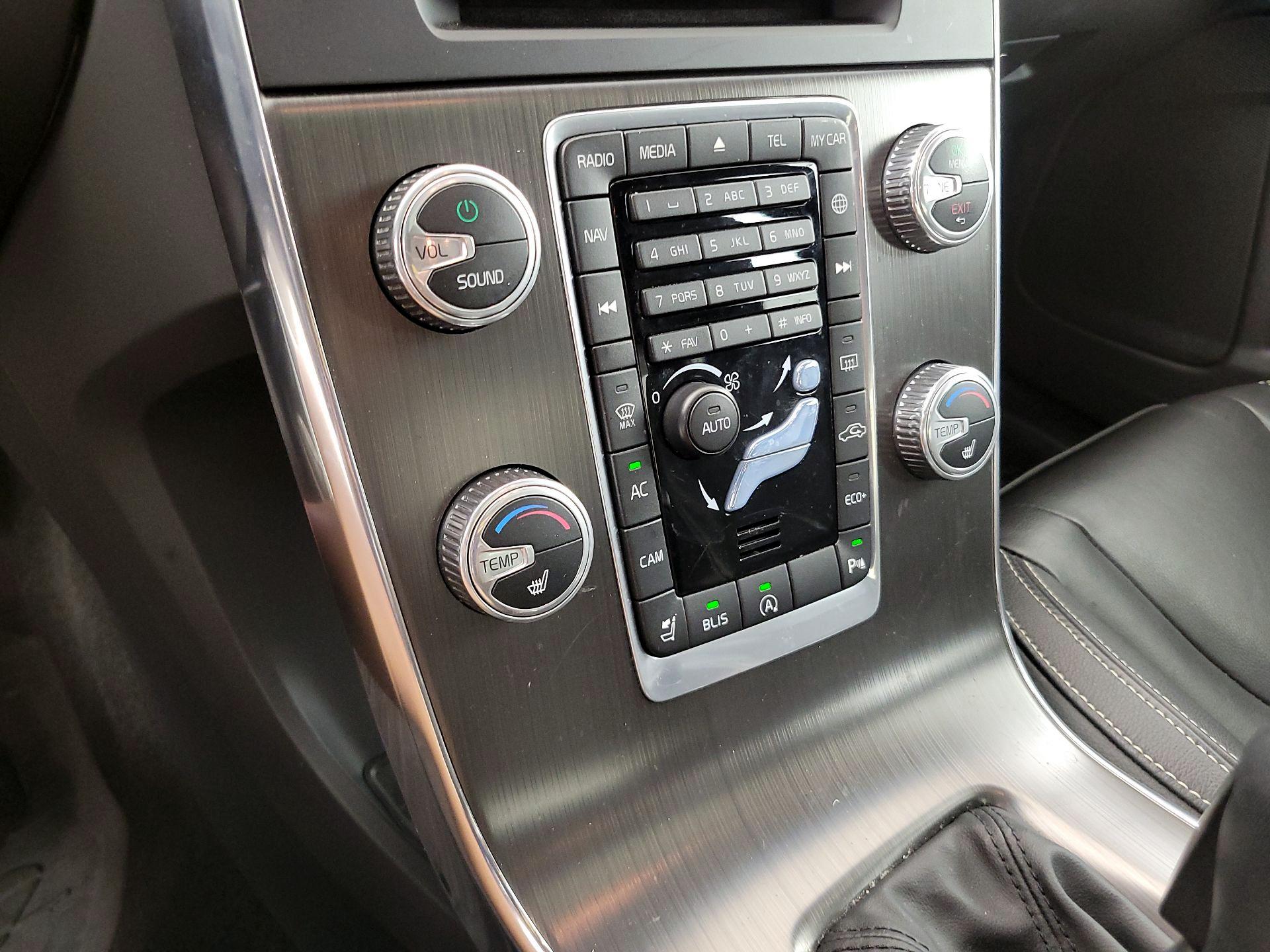 Thumbnail: 2015 Volvo S60 - 17