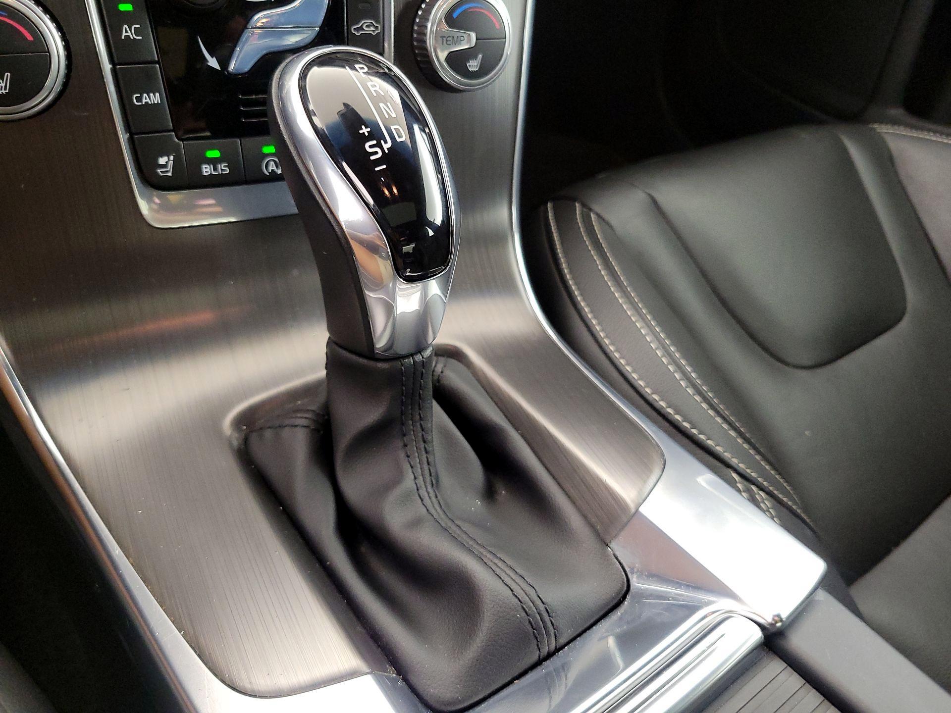 Thumbnail: 2015 Volvo S60 - 18