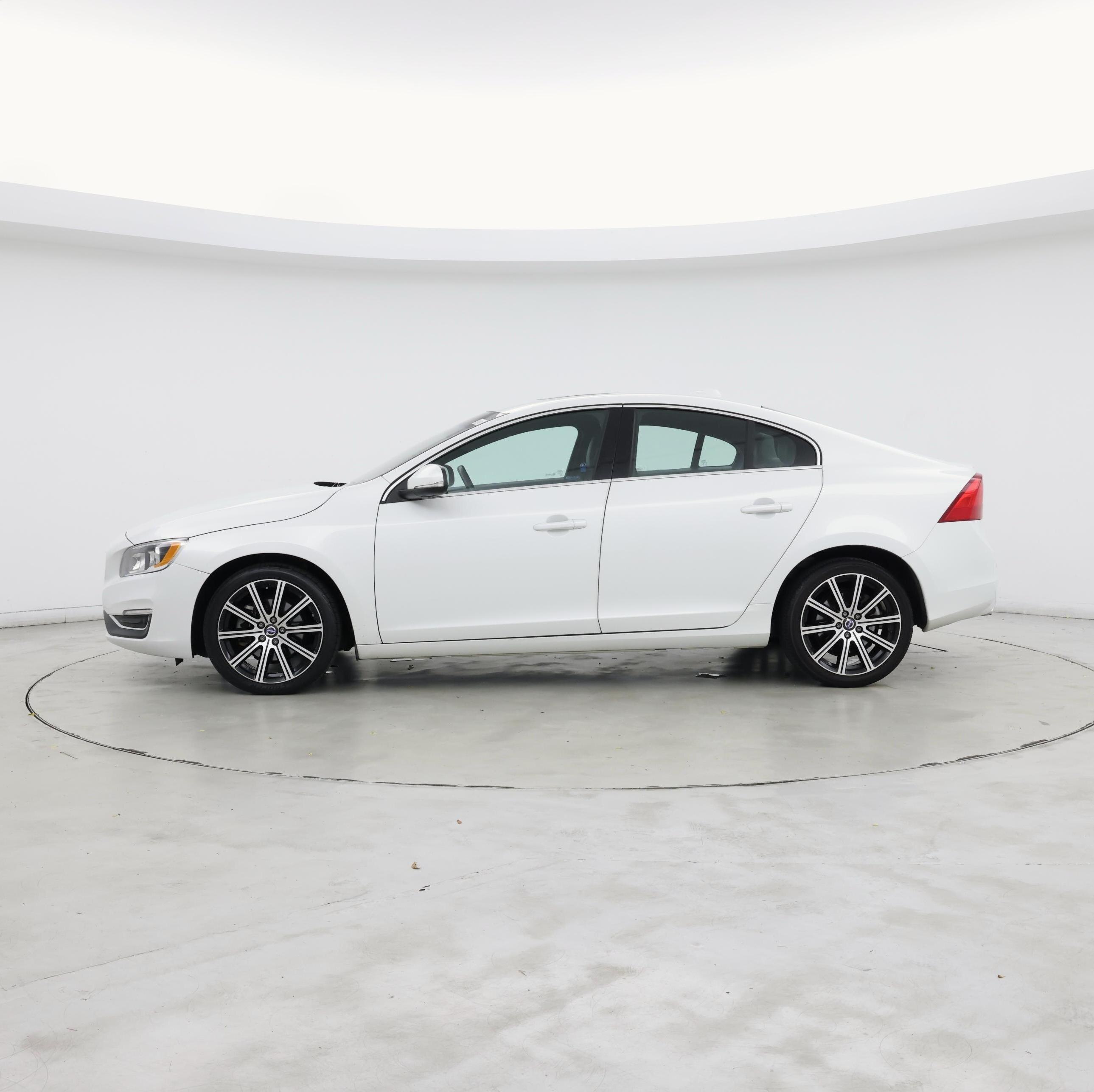 Thumbnail: 2015 Volvo S60 - 3