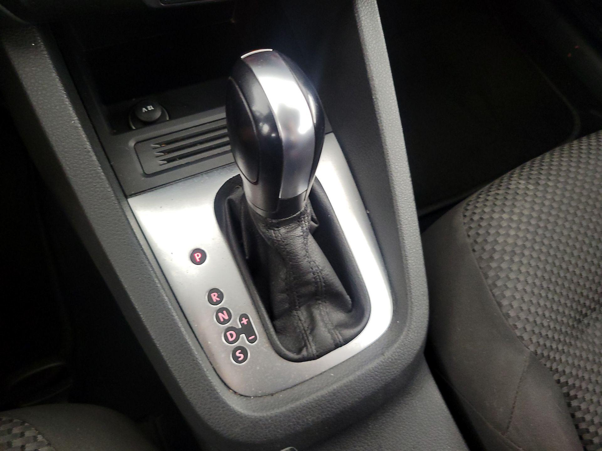 Thumbnail: 2014 Volkswagen Jetta - 14