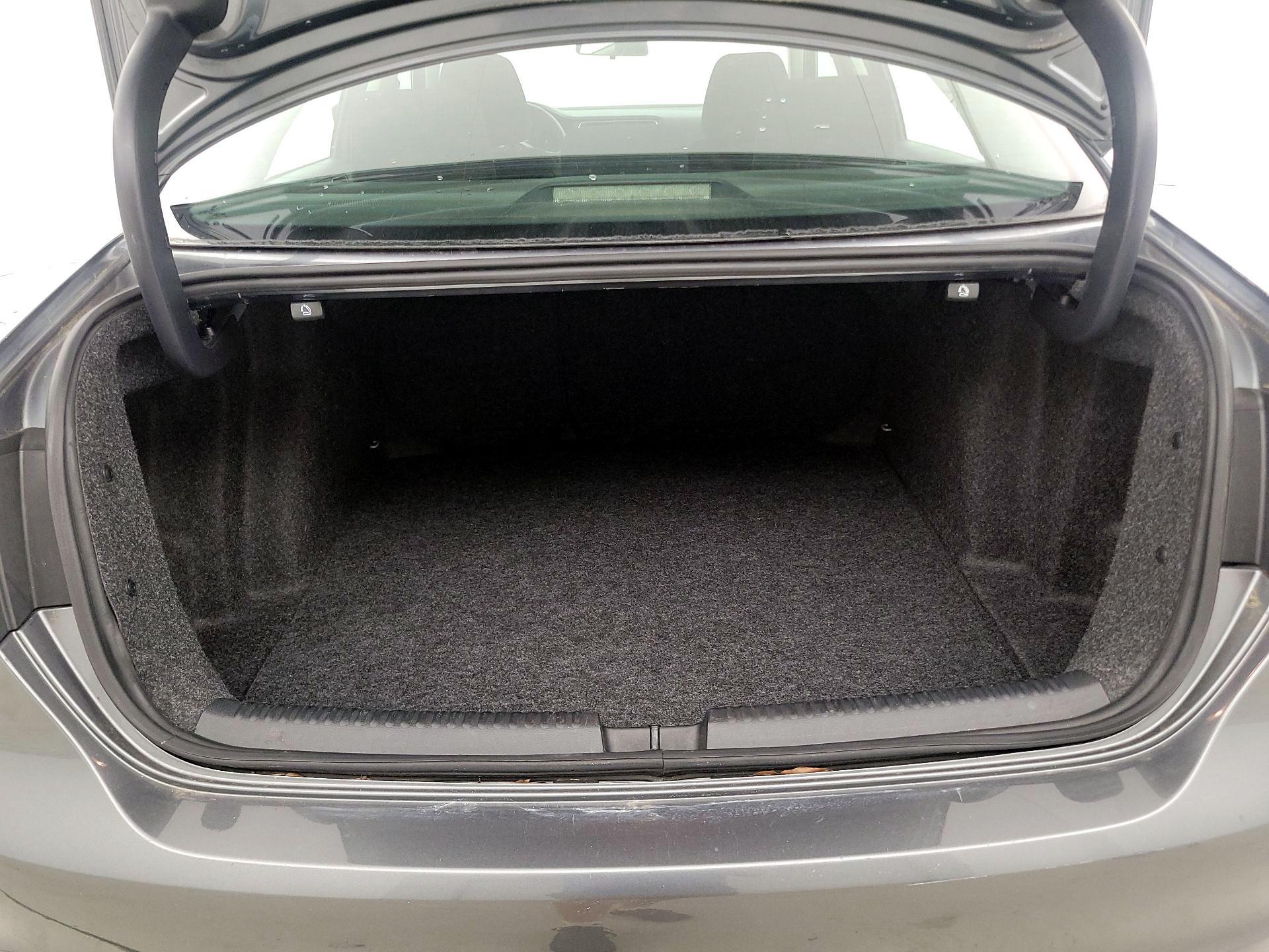 Thumbnail: 2014 Volkswagen Jetta - 17