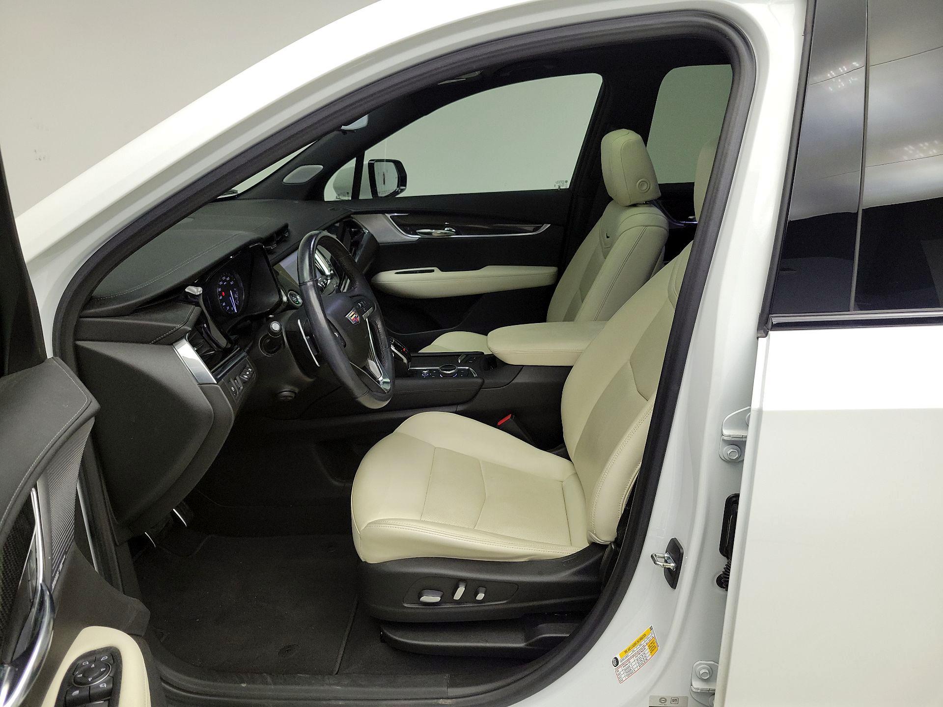 Thumbnail: 2023 Cadillac XT6 - 11