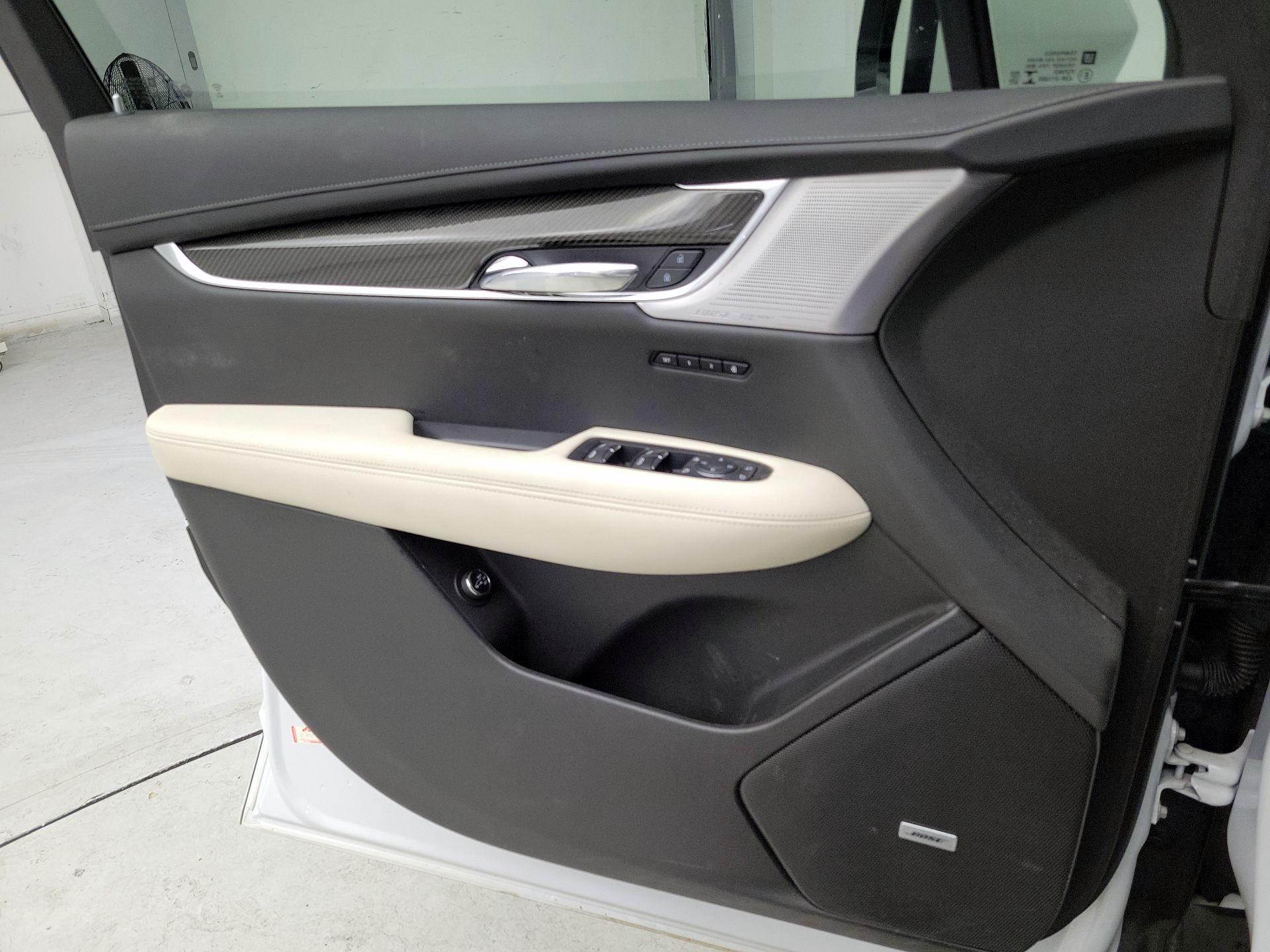 Thumbnail: 2023 Cadillac XT6 - 12