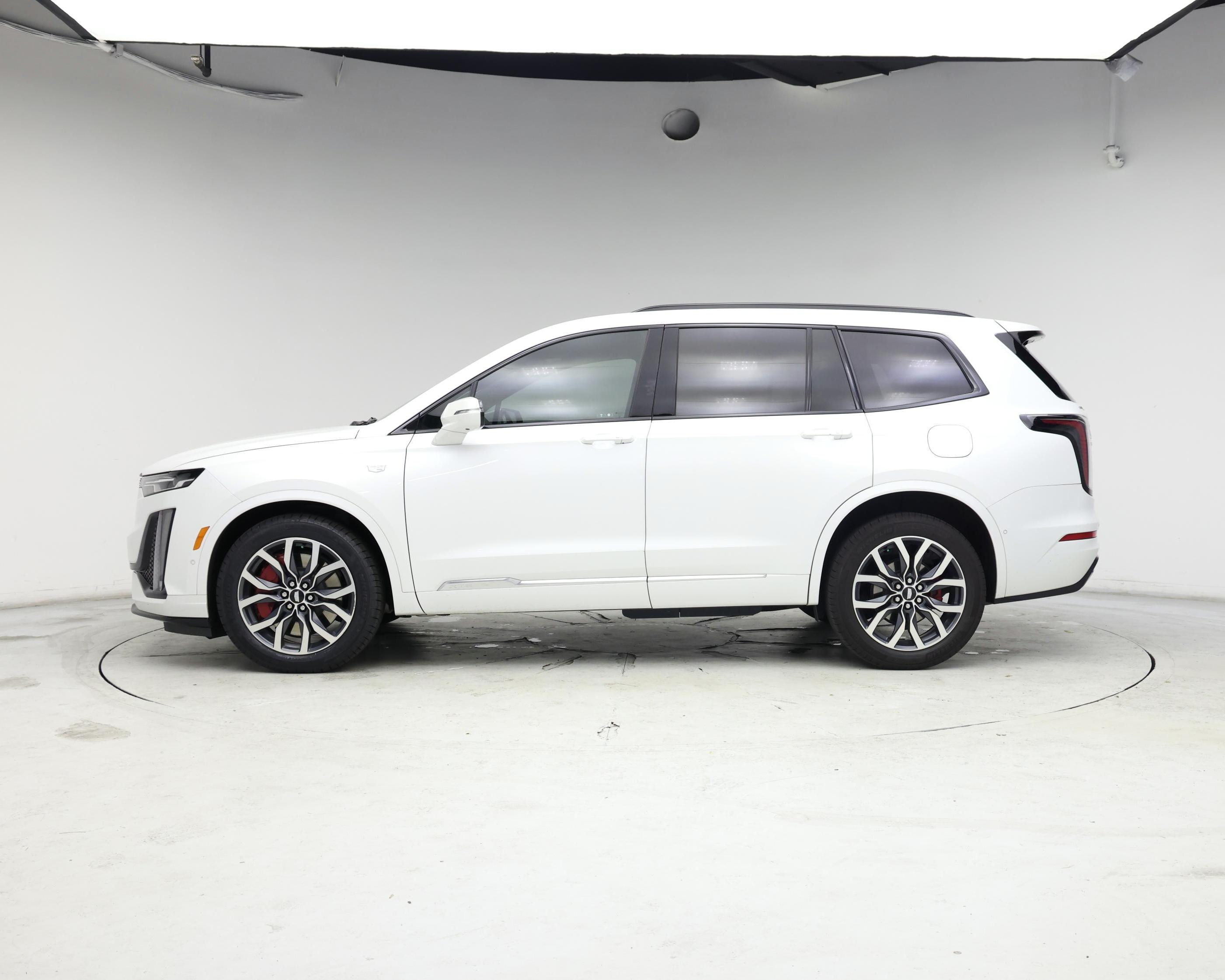 Thumbnail: 2023 Cadillac XT6 - 3