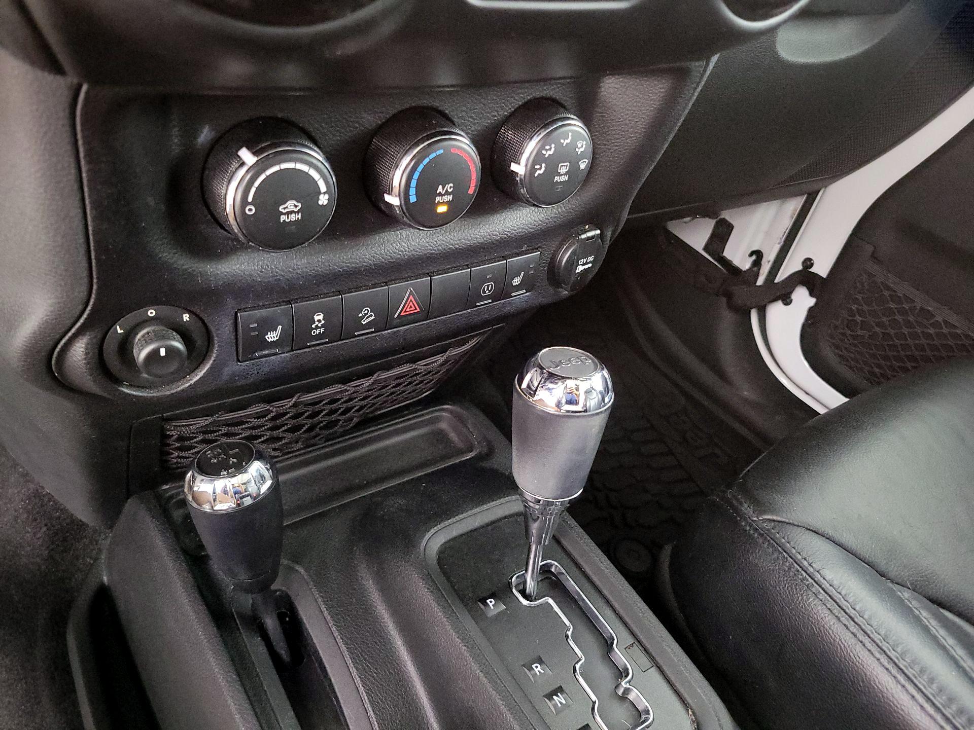 Thumbnail: 2017 Jeep Wrangler - 14