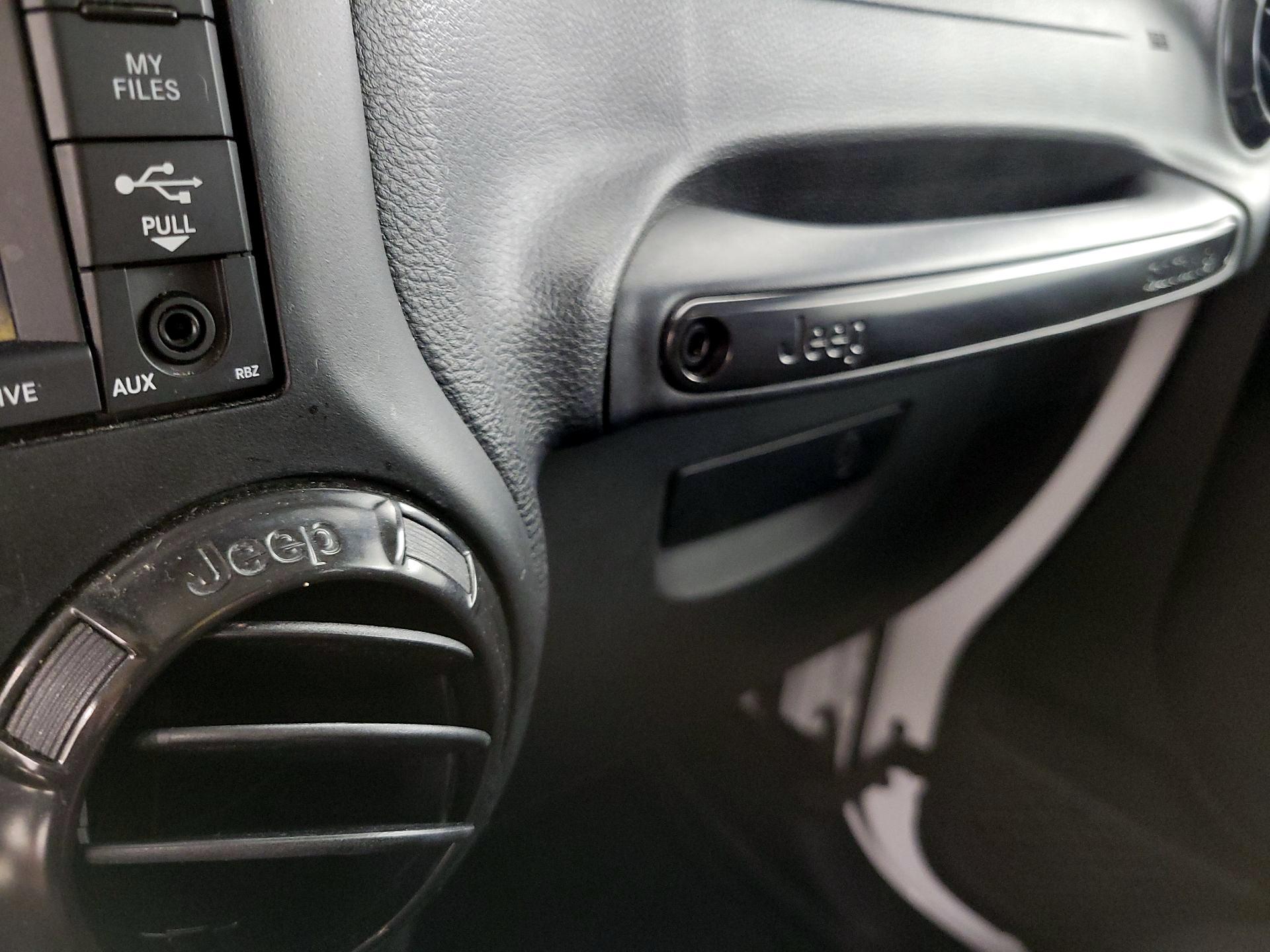 Thumbnail: 2017 Jeep Wrangler - 16