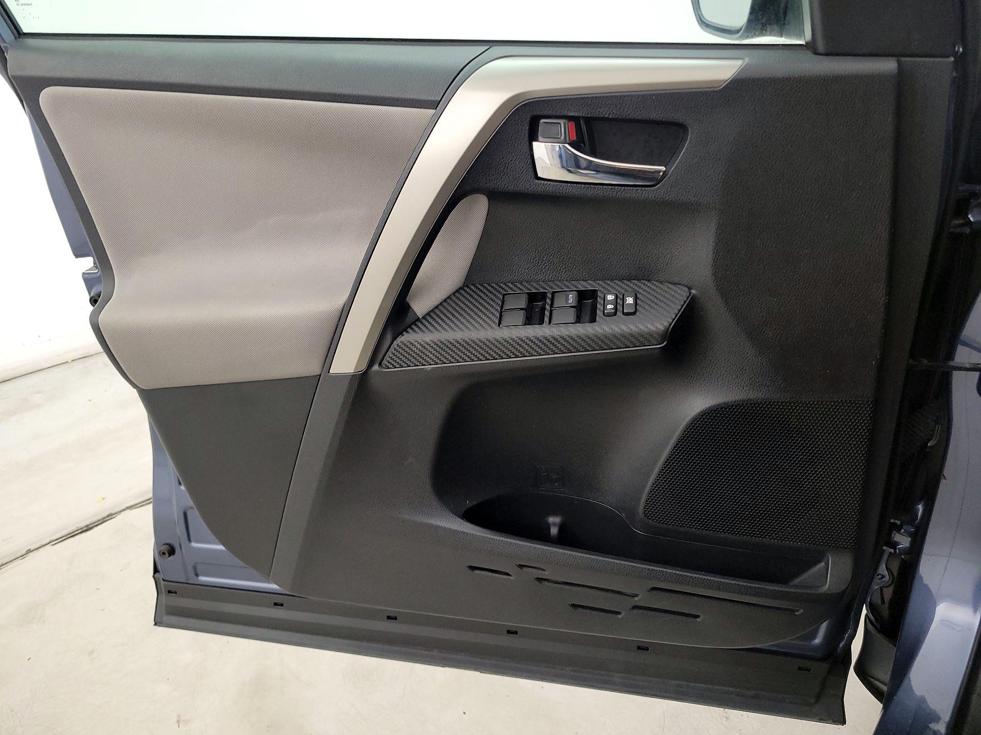 Thumbnail: 2014 Toyota RAV4 - 12